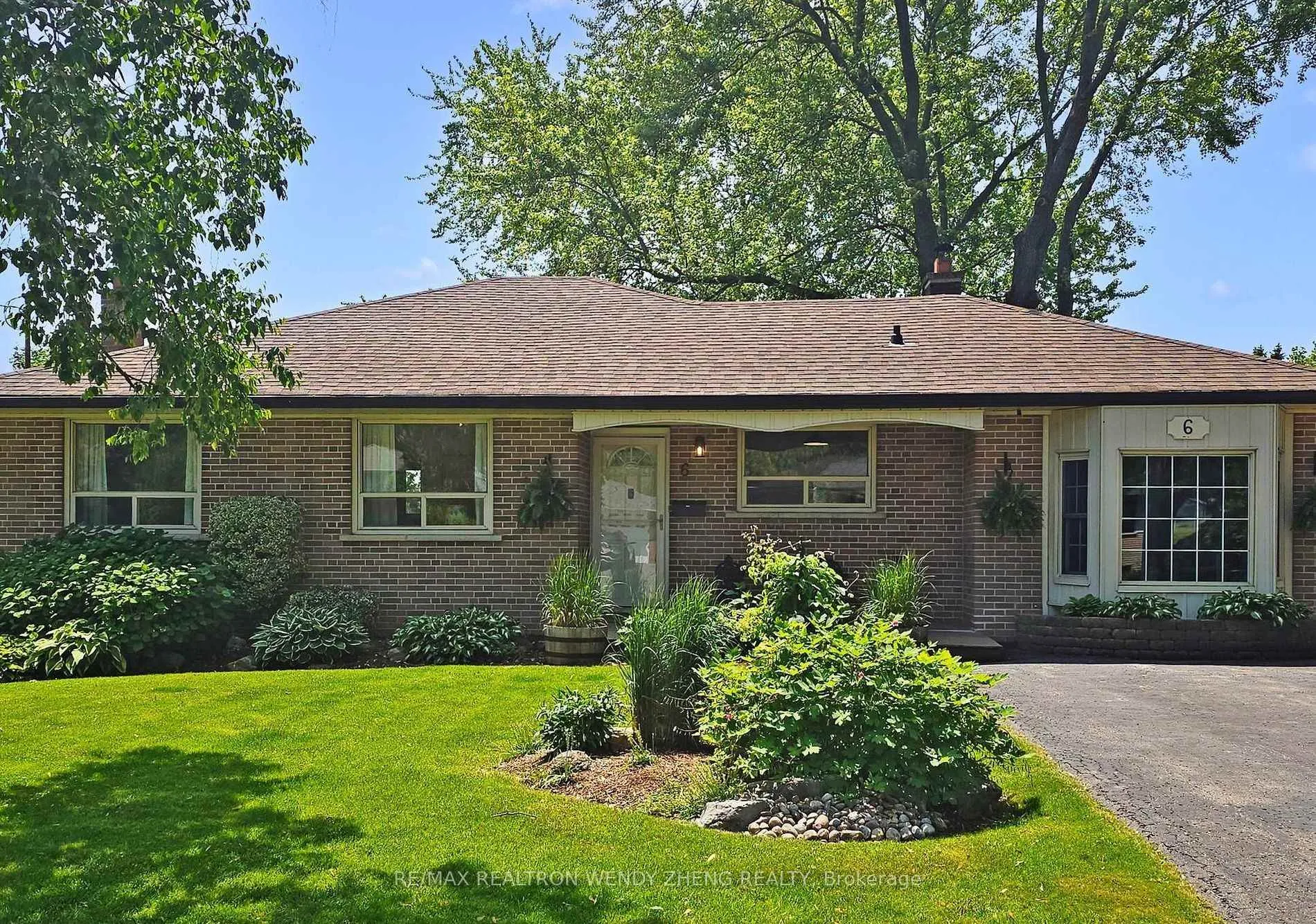 Front of Unit Main, 6 Lincoln Green Drive