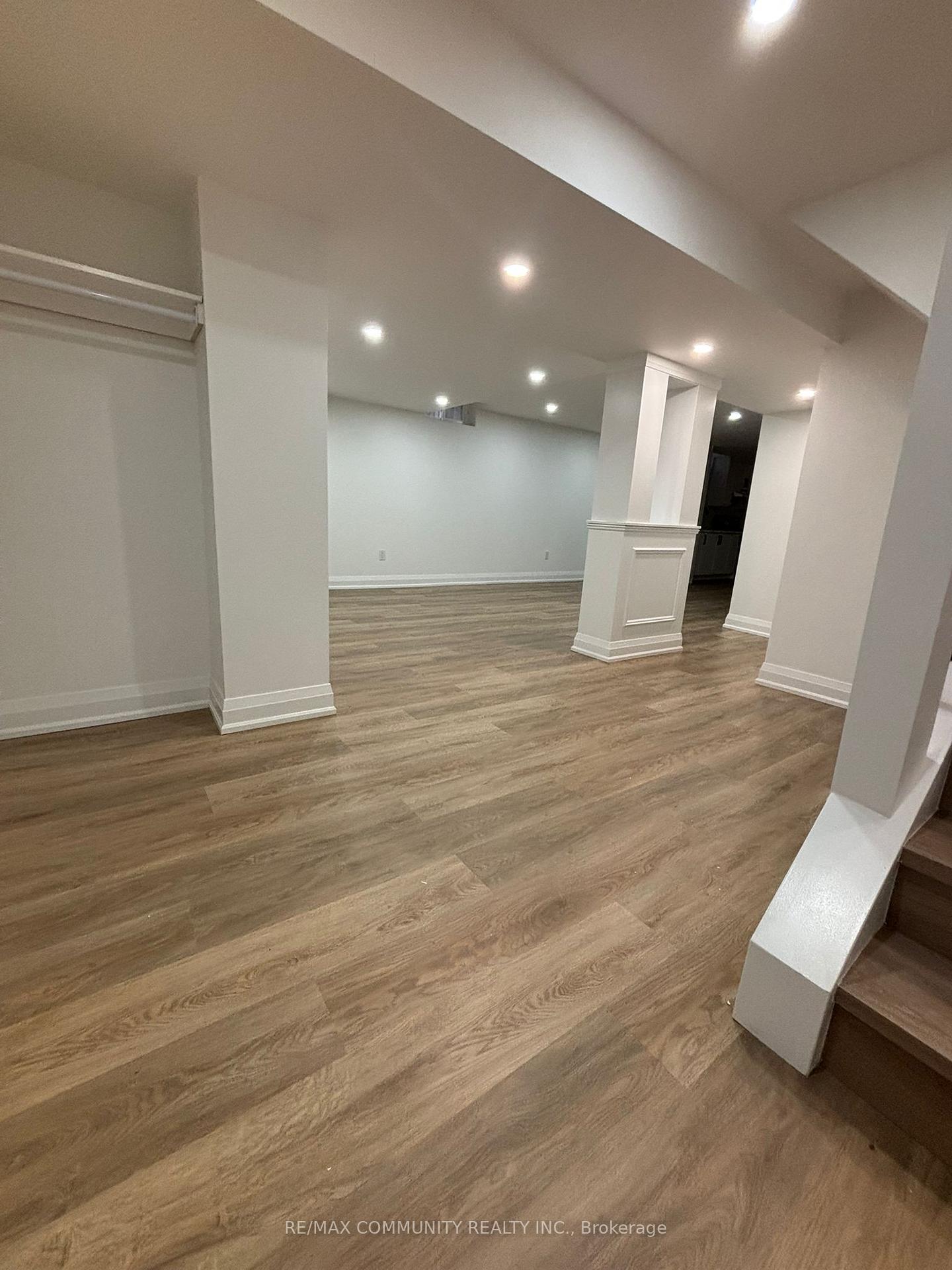 Photo 10 of 41 Chloe Crescent, Markham, Middlefield — HOMEH