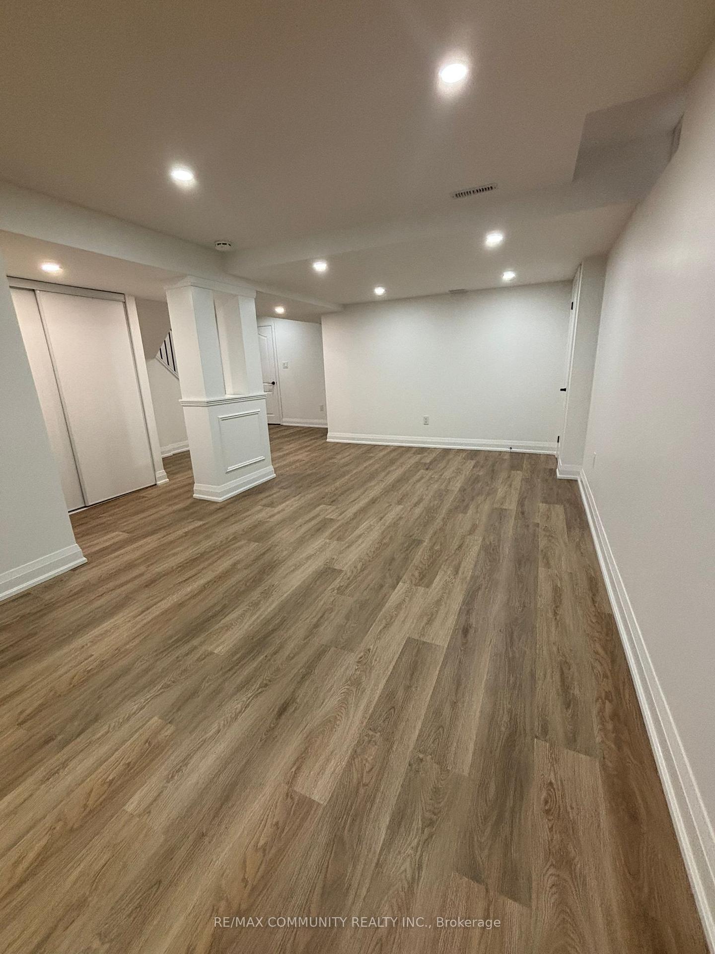 Photo 11 of 41 Chloe Crescent, Markham, Middlefield — HOMEH
