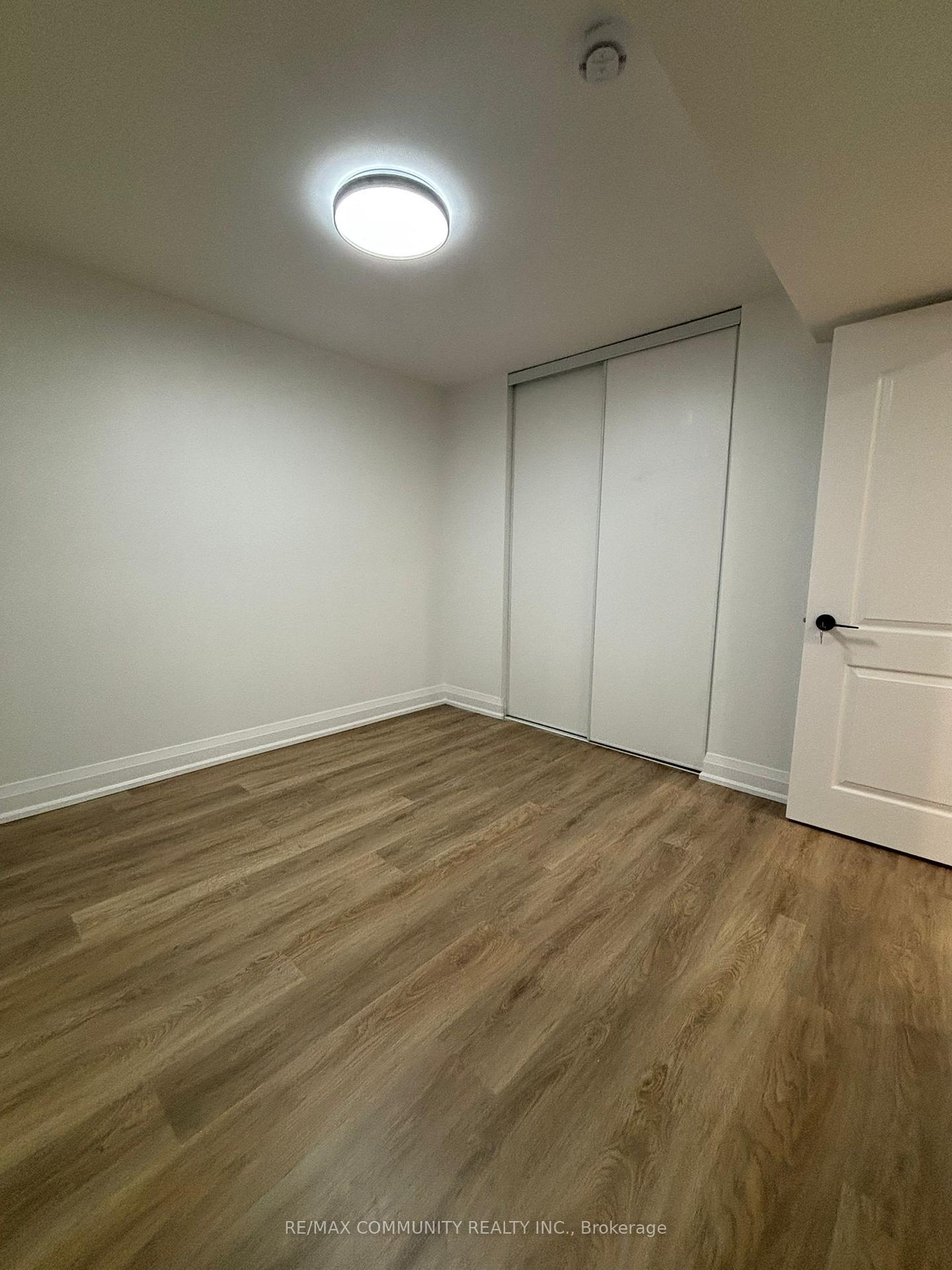 Photo 12 of 41 Chloe Crescent, Markham, Middlefield — HOMEH