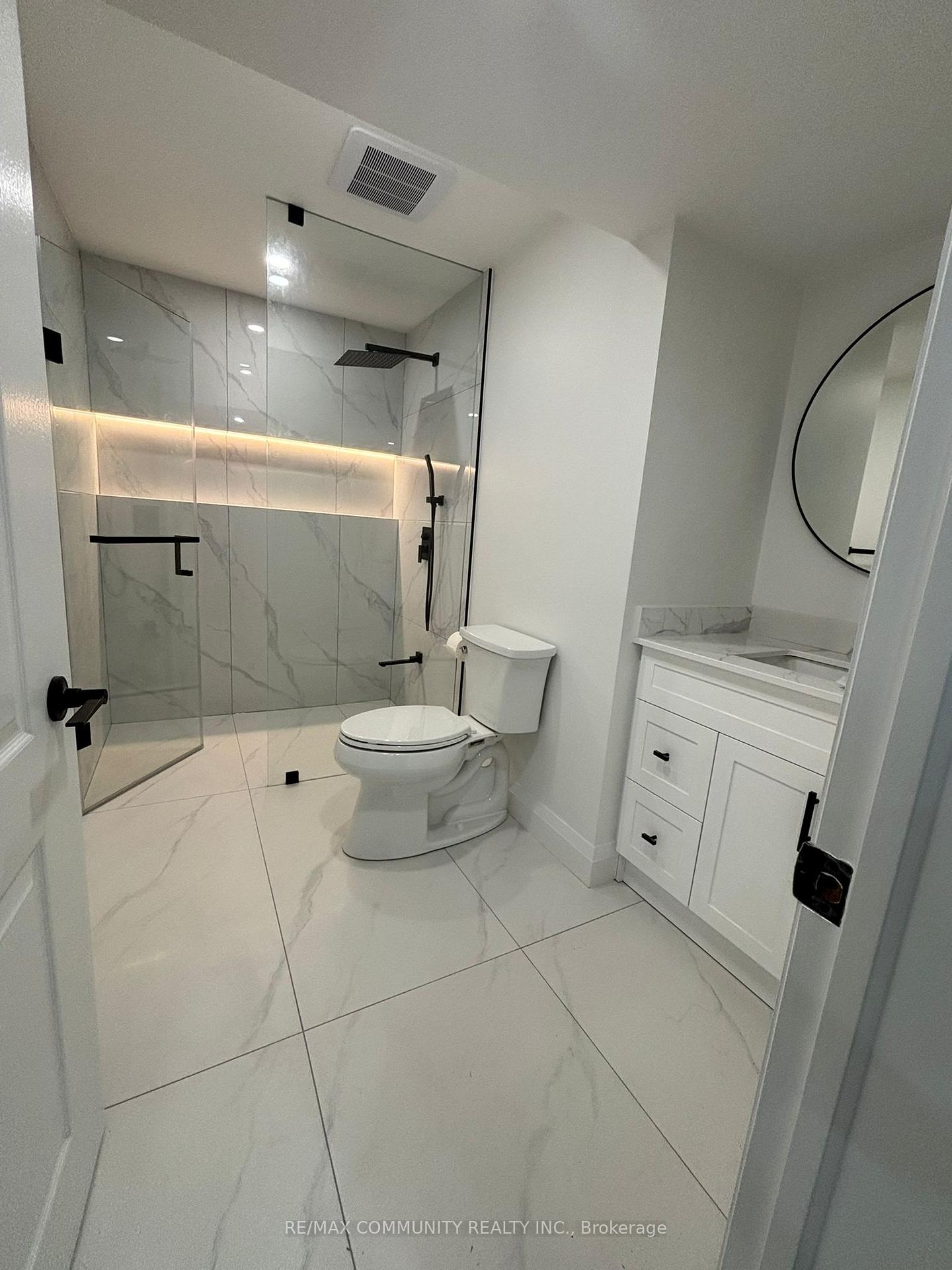 Photo 14 of 41 Chloe Crescent, Markham, Middlefield — HOMEH