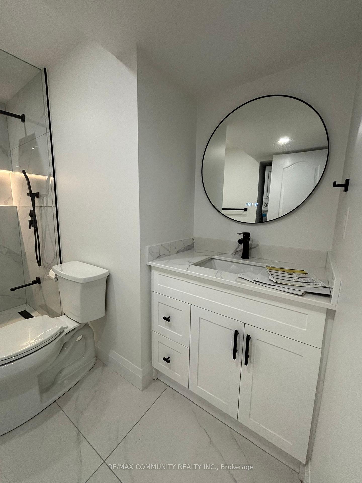 Photo 16 of 41 Chloe Crescent, Markham, Middlefield — HOMEH
