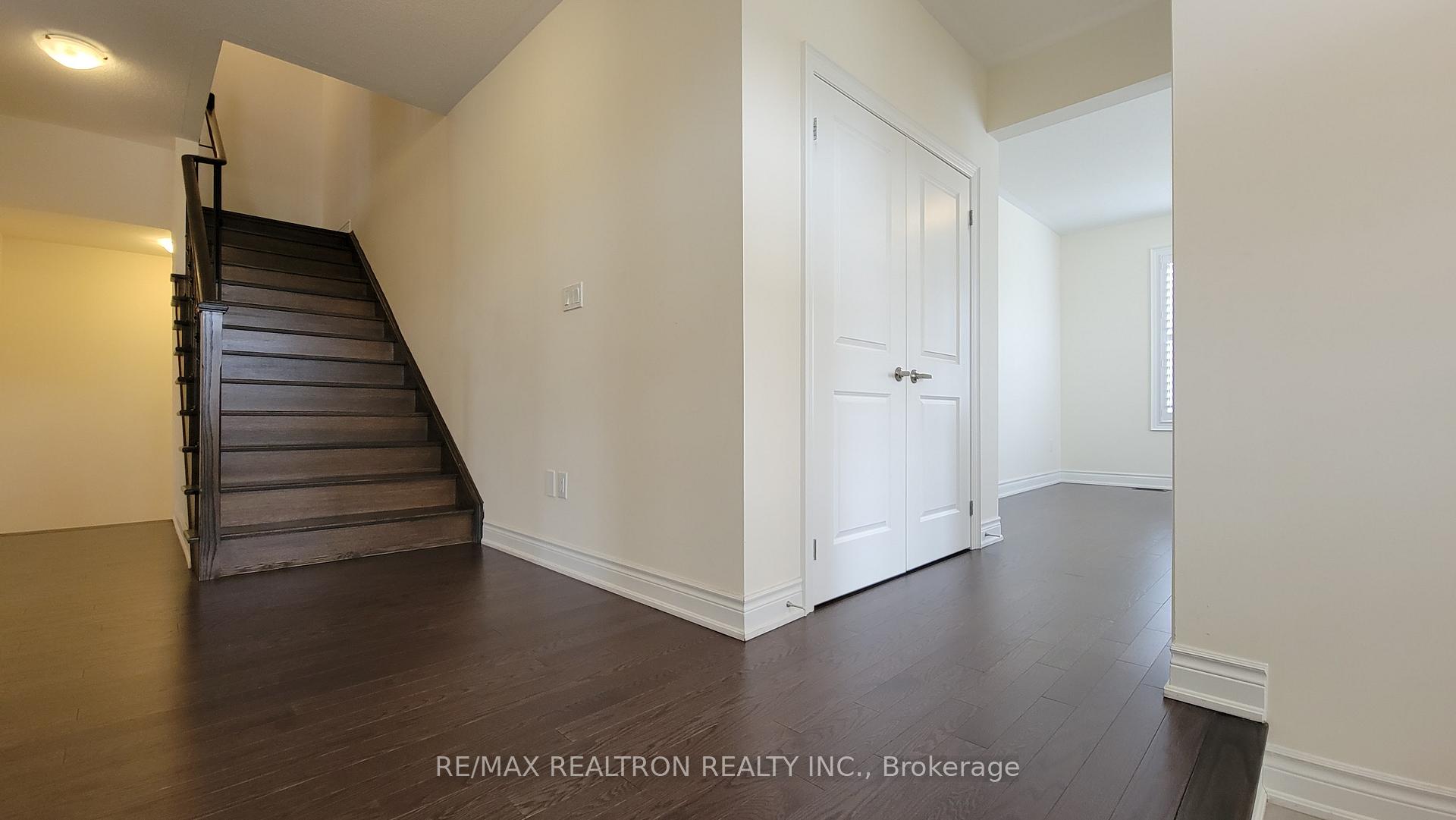 Photo 4 of 2 Ryler Way, Markham, Cedarwood — HOMEH