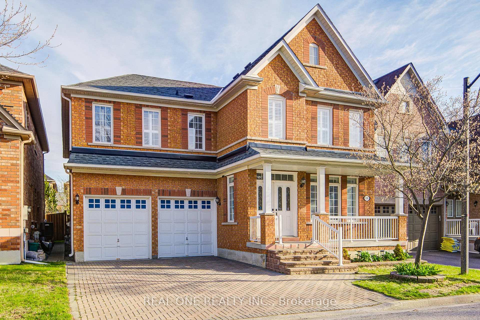Photo 2 of 18 Sunburst Crescent, Markham, Greensborough — HOMEH