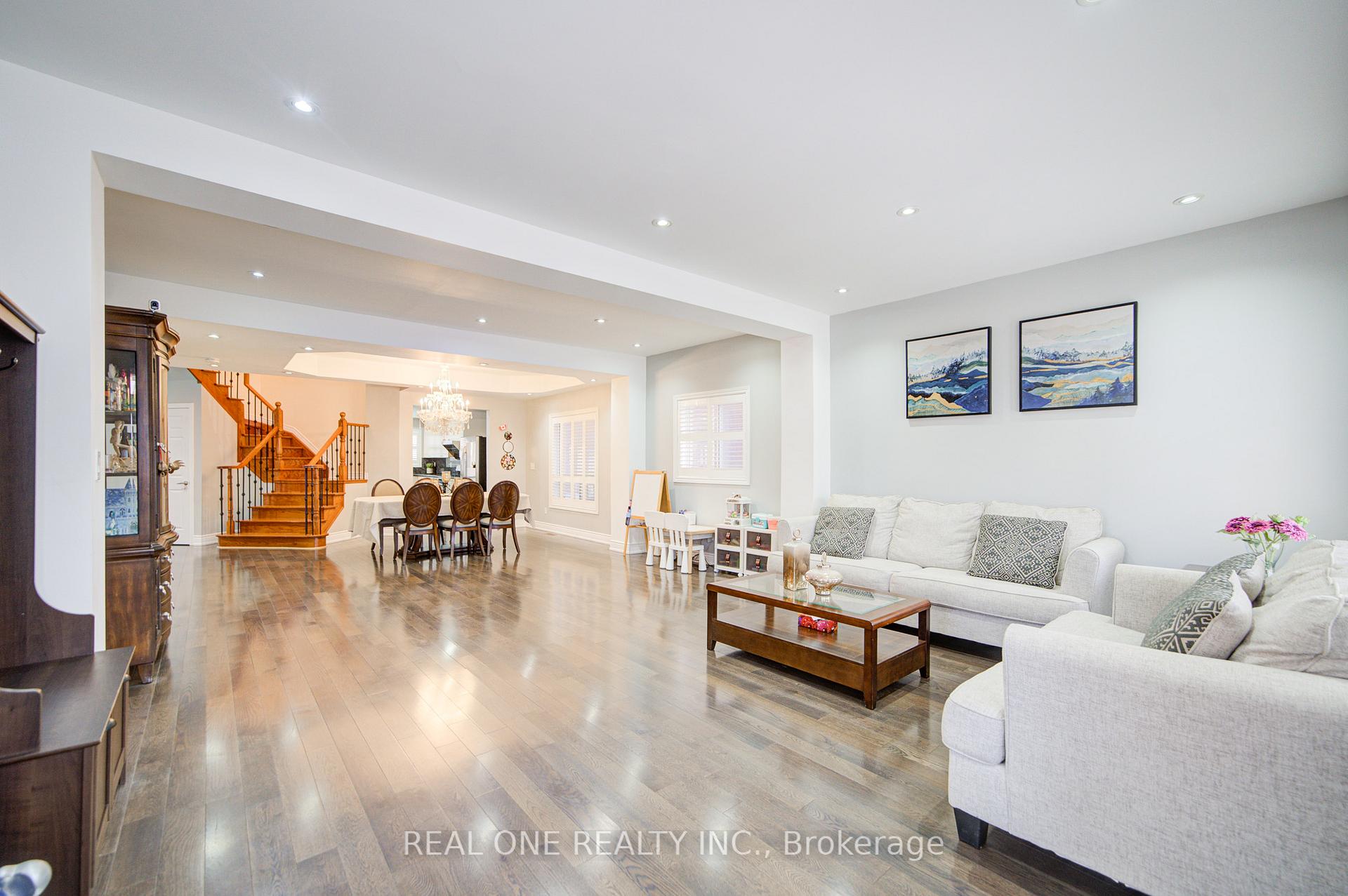 Photo 5 of 18 Sunburst Crescent, Markham, Greensborough — HOMEH