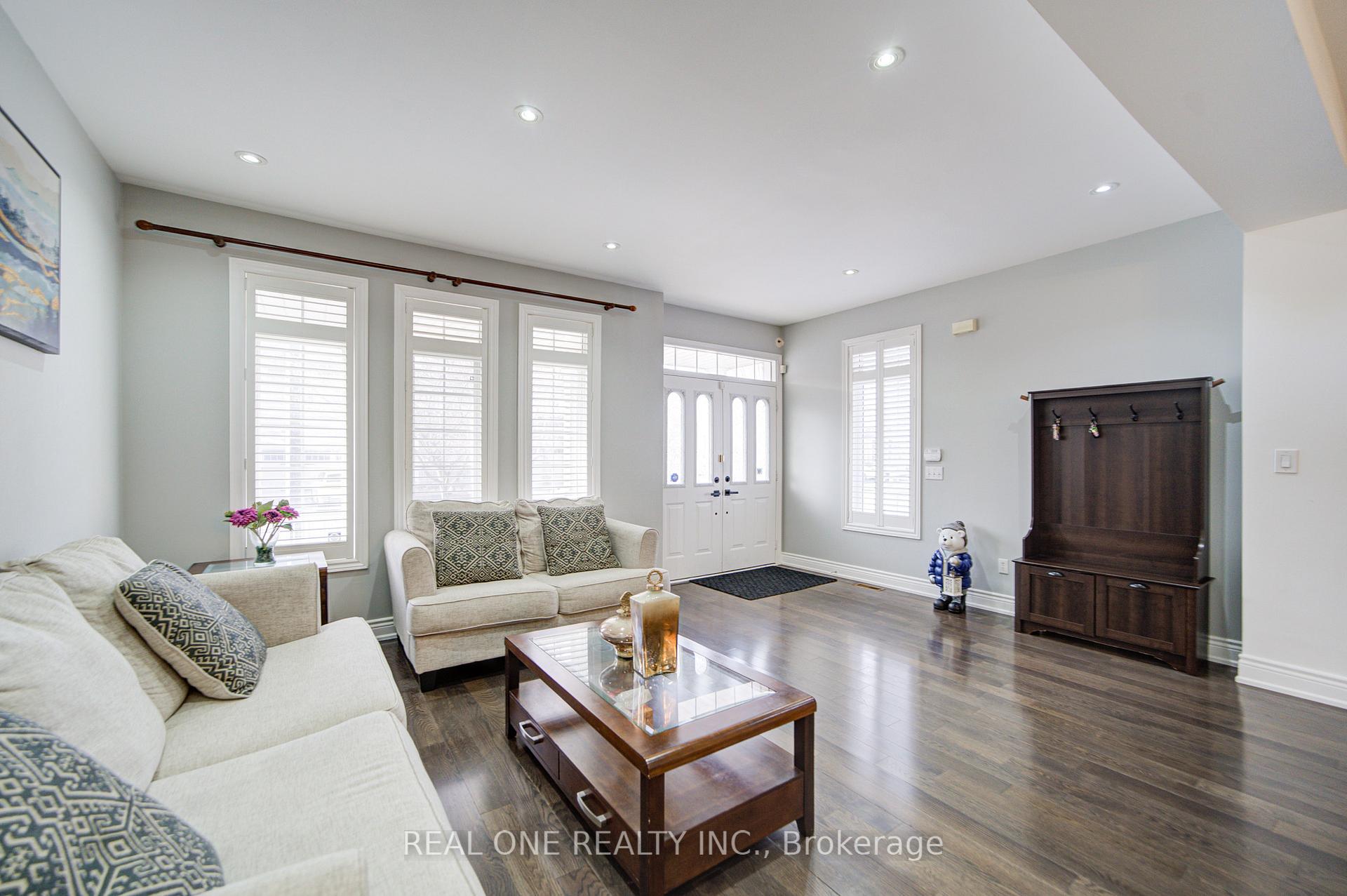 Photo 6 of 18 Sunburst Crescent, Markham, Greensborough — HOMEH