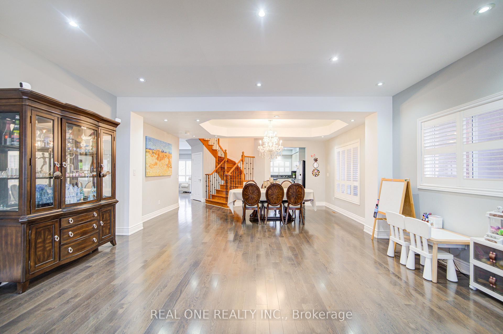 Photo 7 of 18 Sunburst Crescent, Markham, Greensborough — HOMEH