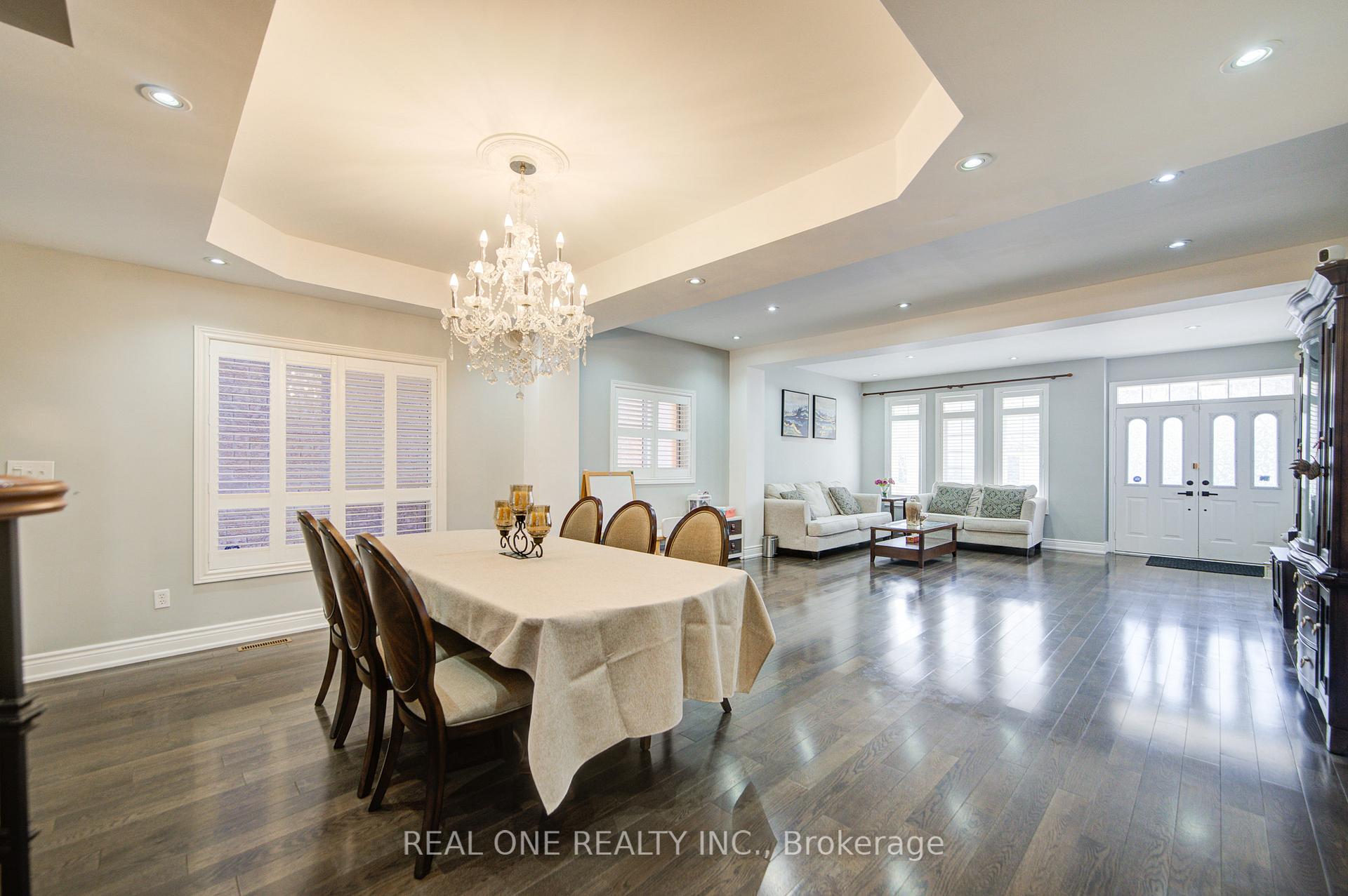 Photo 9 of 18 Sunburst Crescent, Markham, Greensborough — HOMEH