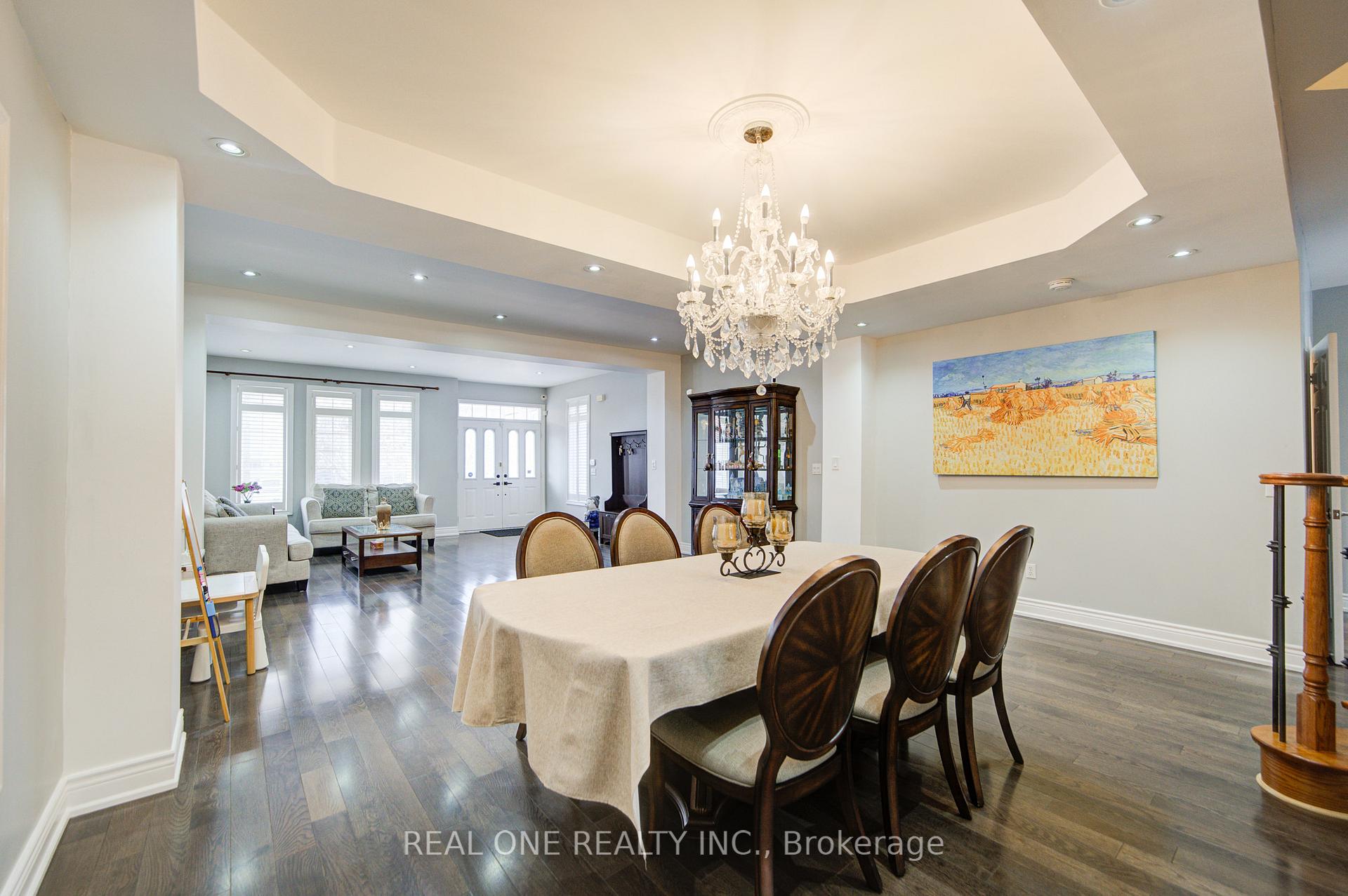 Photo 10 of 18 Sunburst Crescent, Markham, Greensborough — HOMEH