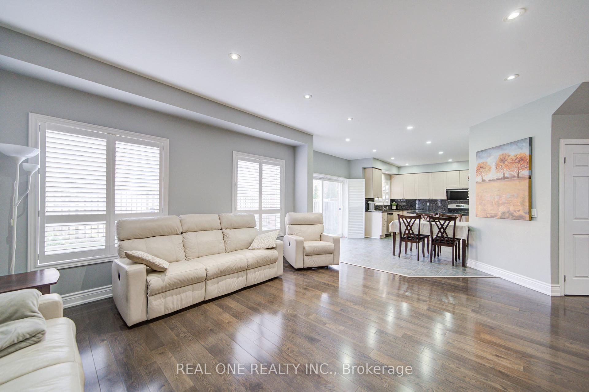 Photo 15 of 18 Sunburst Crescent, Markham, Greensborough — HOMEH