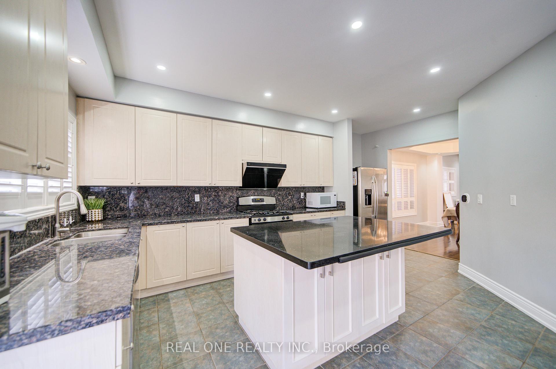 Photo 19 of 18 Sunburst Crescent, Markham, Greensborough — HOMEH