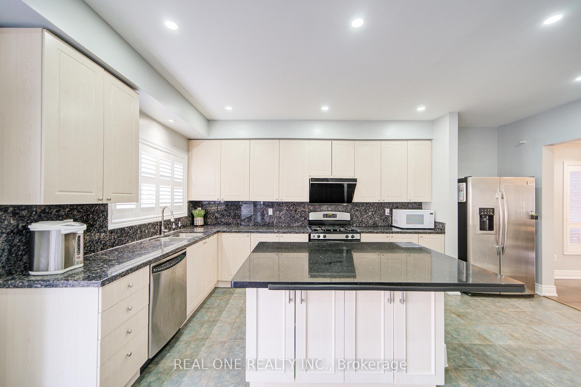 Photo 20 of 18 Sunburst Crescent, Markham, Greensborough — HOMEH