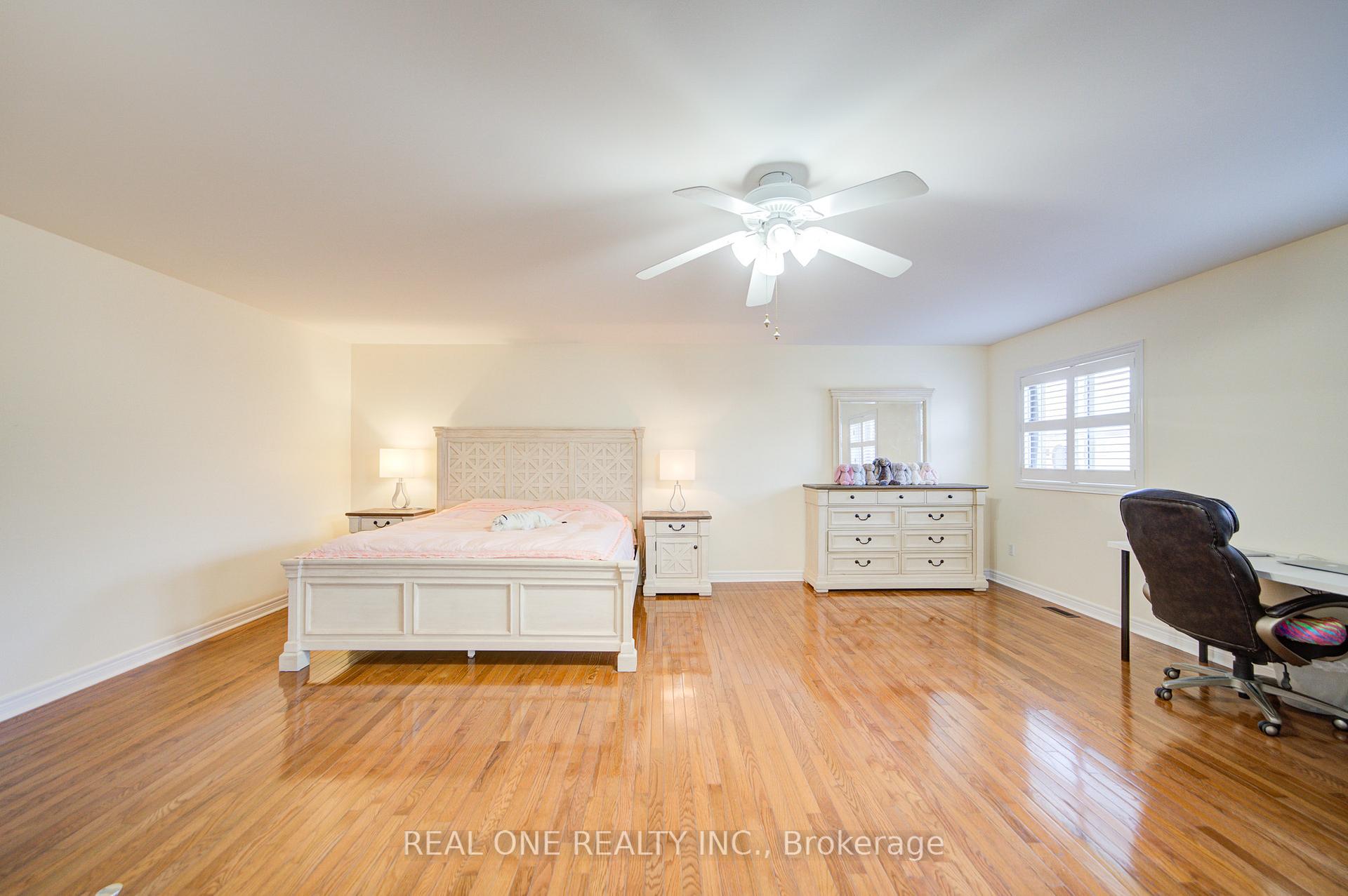Photo 24 of 18 Sunburst Crescent, Markham, Greensborough — HOMEH
