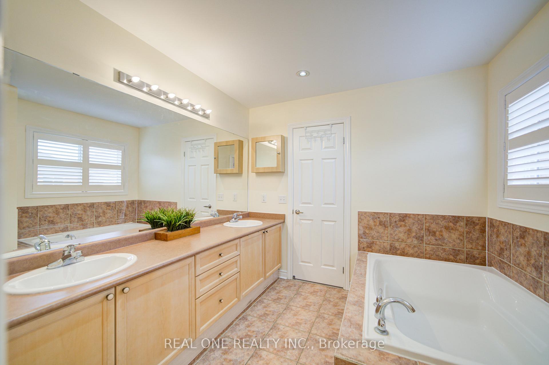 Photo 27 of 18 Sunburst Crescent, Markham, Greensborough — HOMEH