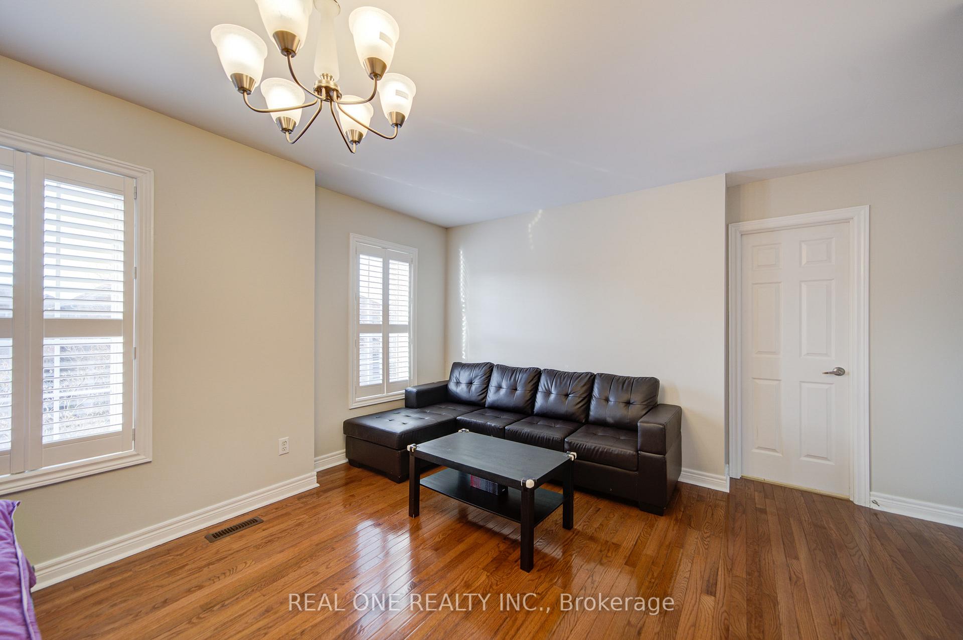 Photo 32 of 18 Sunburst Crescent, Markham, Greensborough — HOMEH
