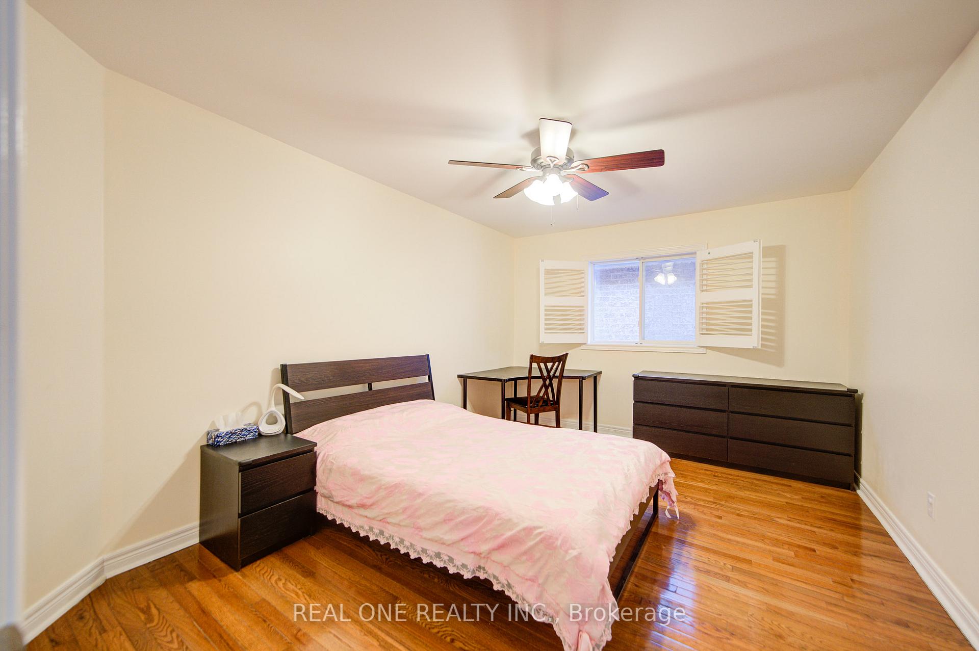 Photo 33 of 18 Sunburst Crescent, Markham, Greensborough — HOMEH
