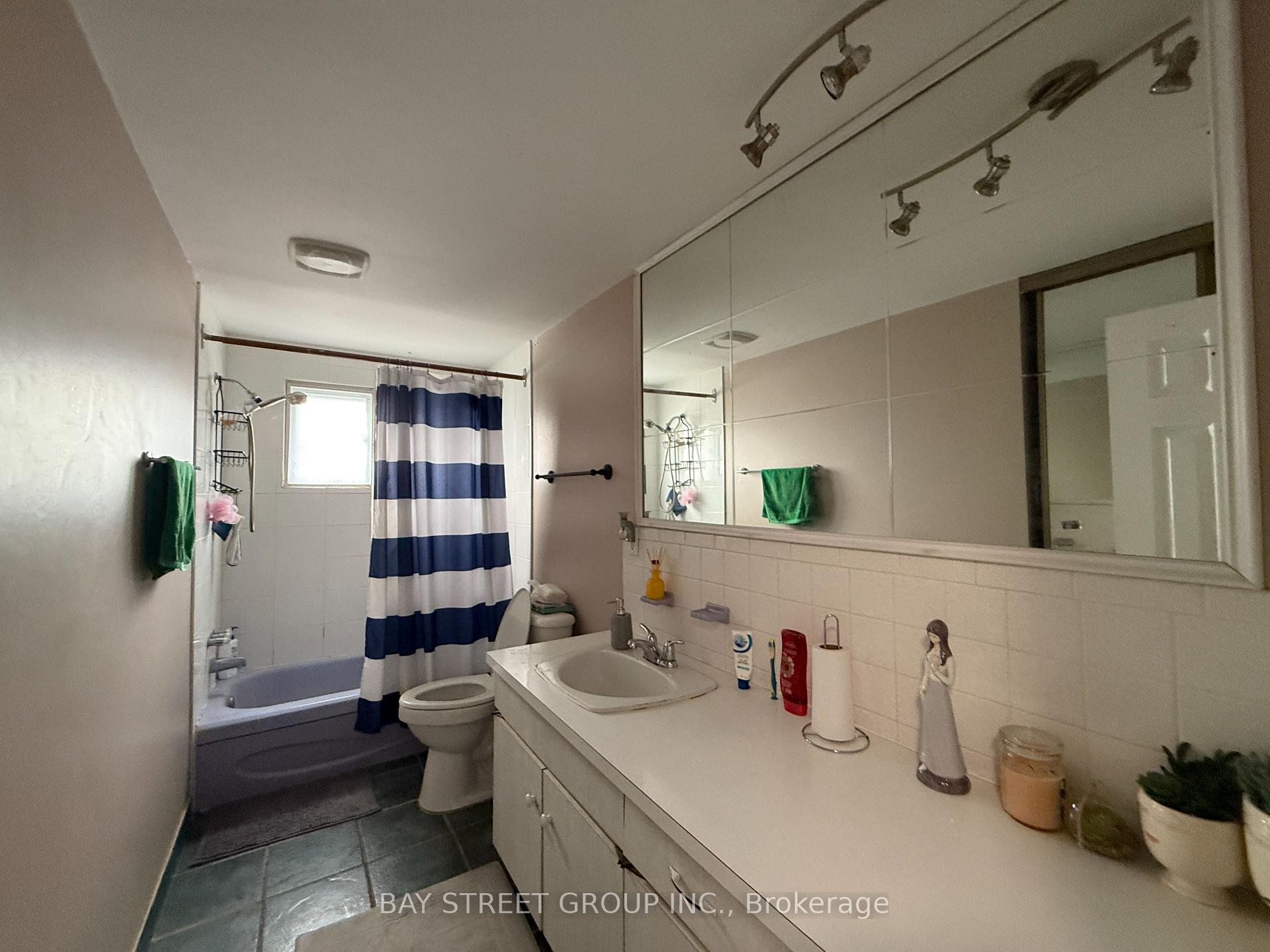 Photo 19 of 21 Colonsay Road, Markham, Royal Orchard — HOMEH