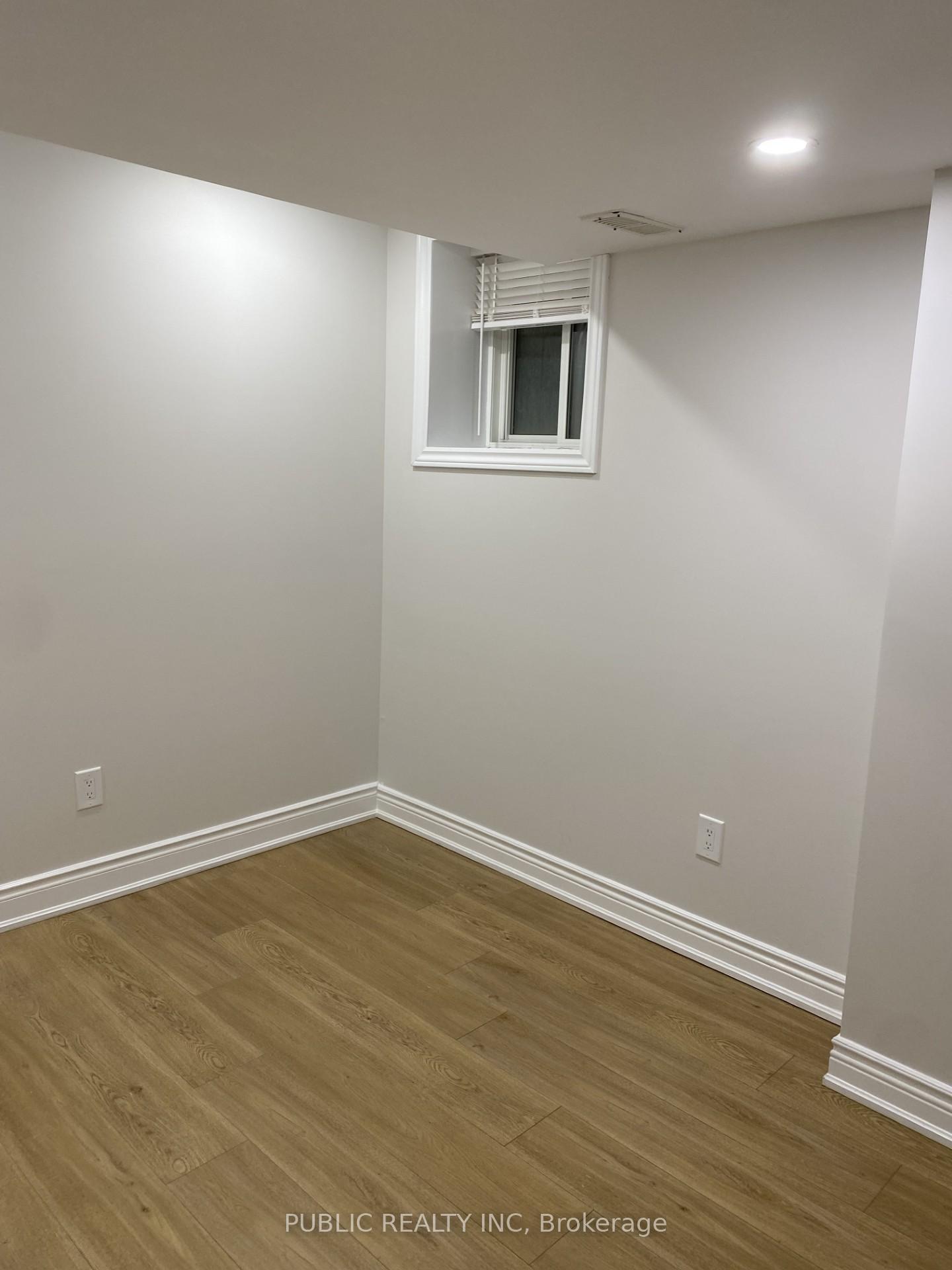 Photo 2 of 114 Pagebrook Crescent, Hamilton, Stoney Creek — HOMEH