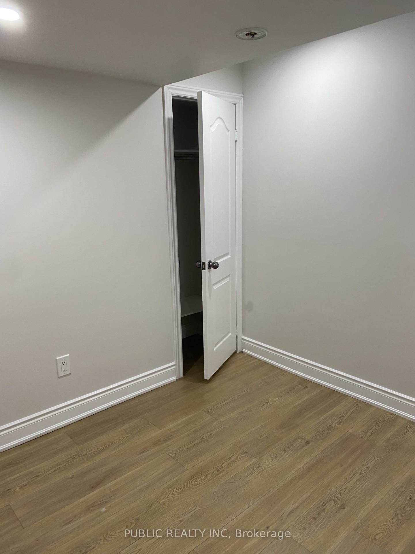 Photo 3 of 114 Pagebrook Crescent, Hamilton, Stoney Creek — HOMEH