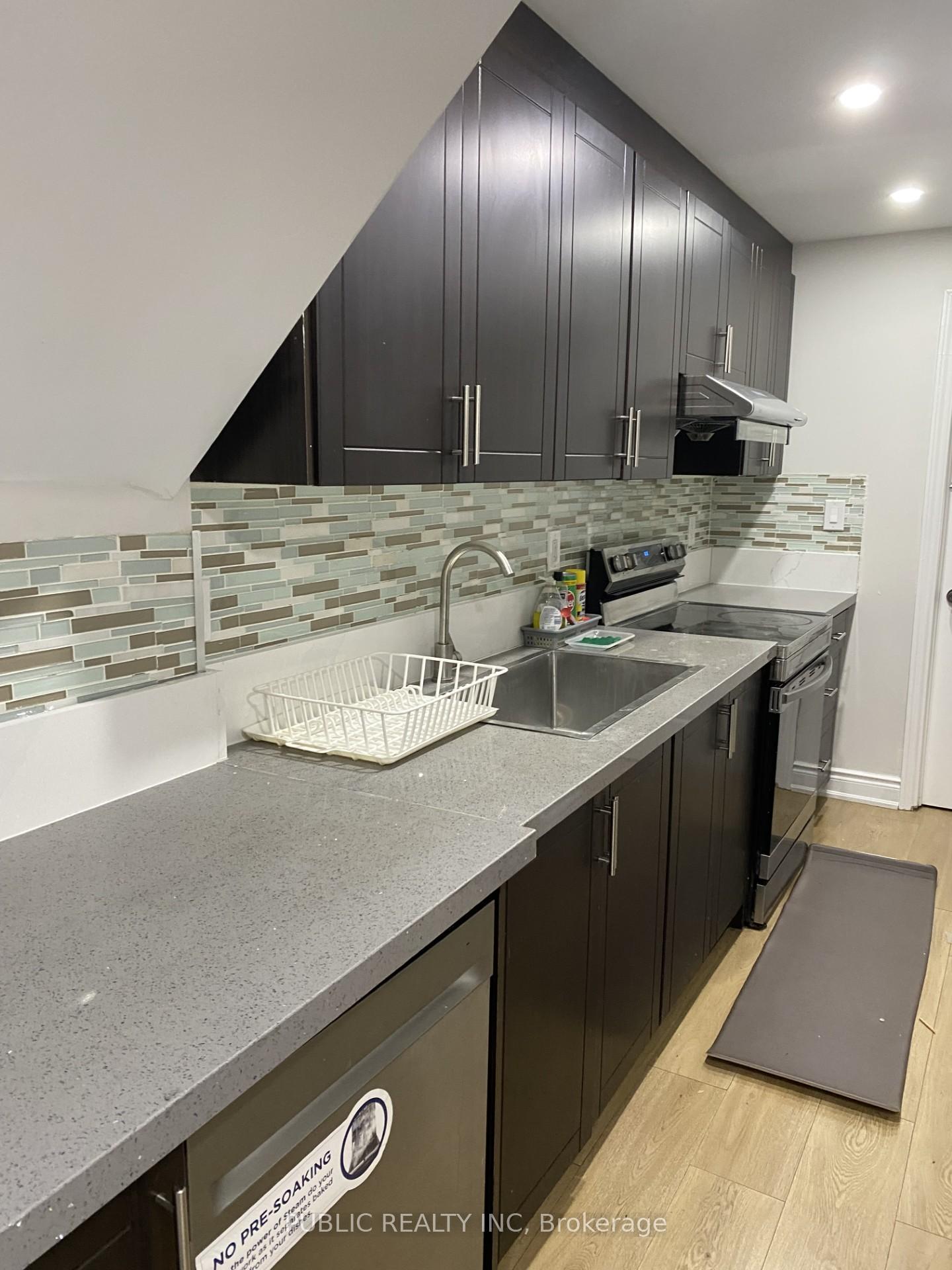 Photo 5 of 114 Pagebrook Crescent, Hamilton, Stoney Creek — HOMEH