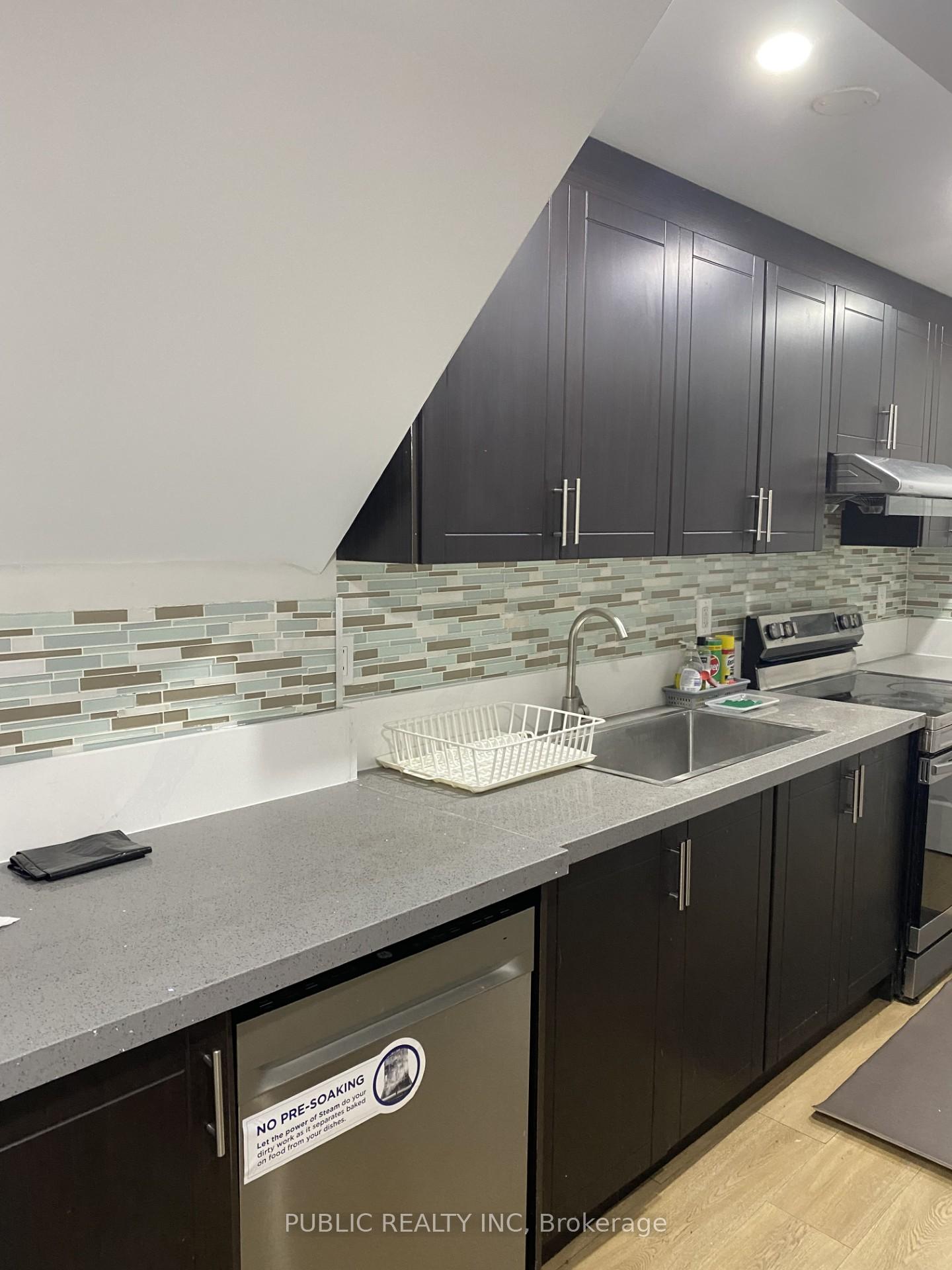 Photo 6 of 114 Pagebrook Crescent, Hamilton, Stoney Creek — HOMEH