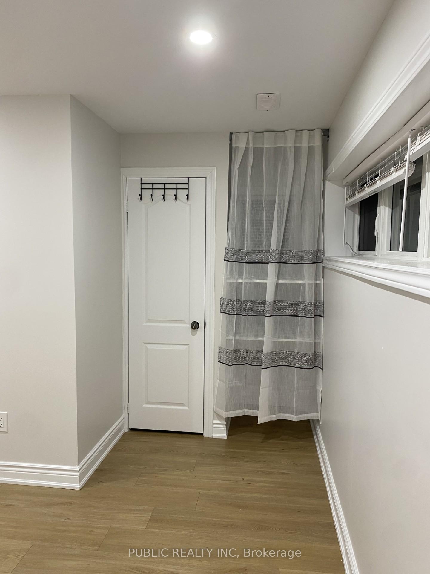 Photo 9 of 114 Pagebrook Crescent, Hamilton, Stoney Creek — HOMEH