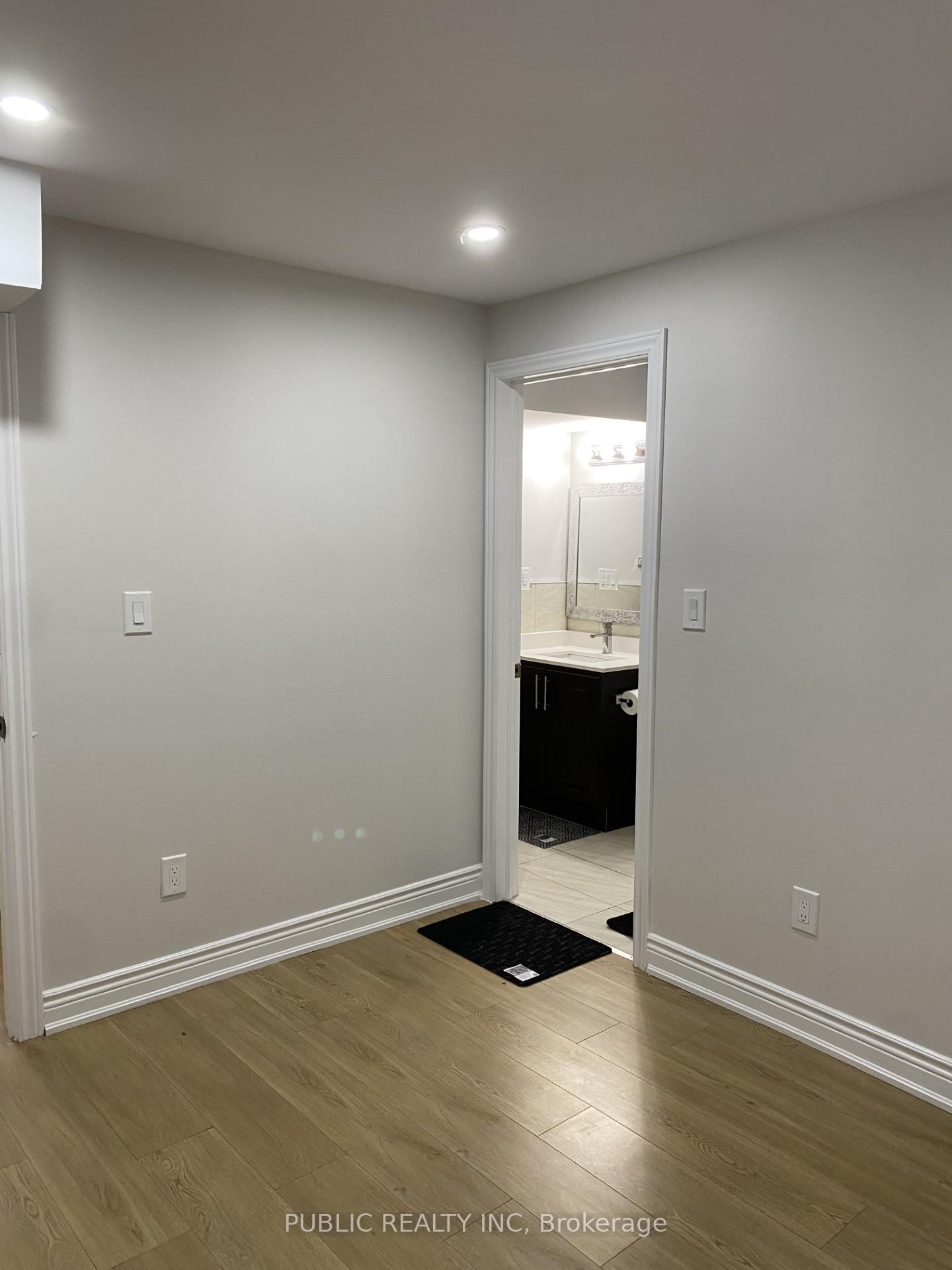 Photo 10 of 114 Pagebrook Crescent, Hamilton, Stoney Creek — HOMEH