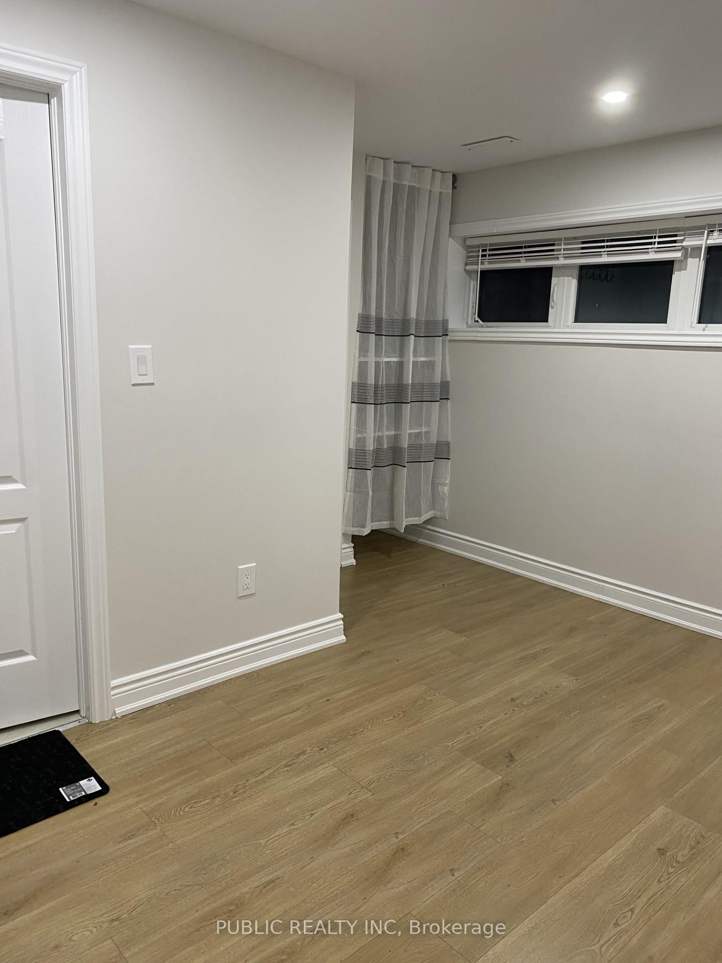 Photo 14 of 114 Pagebrook Crescent, Hamilton, Stoney Creek — HOMEH