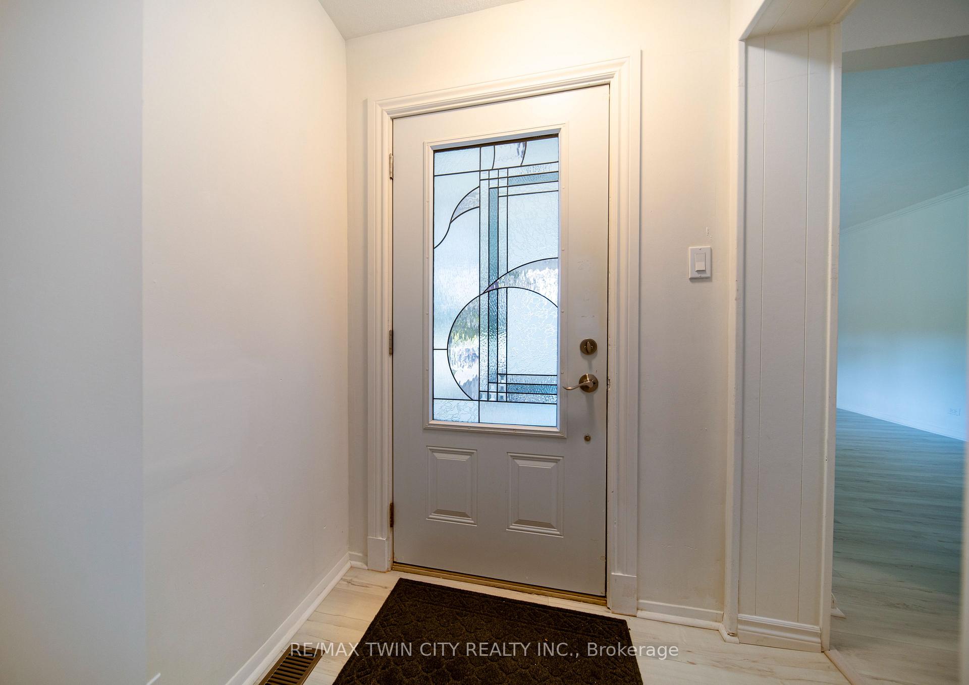 Photo 7 of 57 Norfolk Crescent, Kitchener — HOMEH