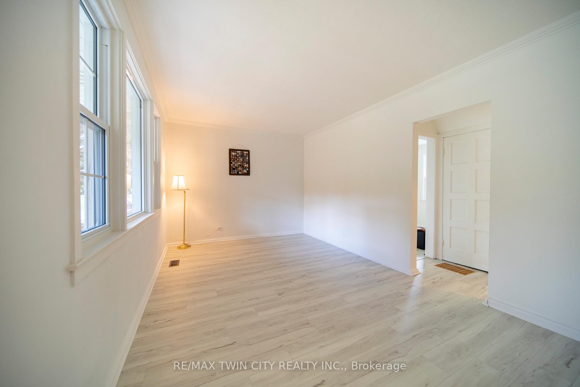 Photo 8 of 57 Norfolk Crescent, Kitchener — HOMEH