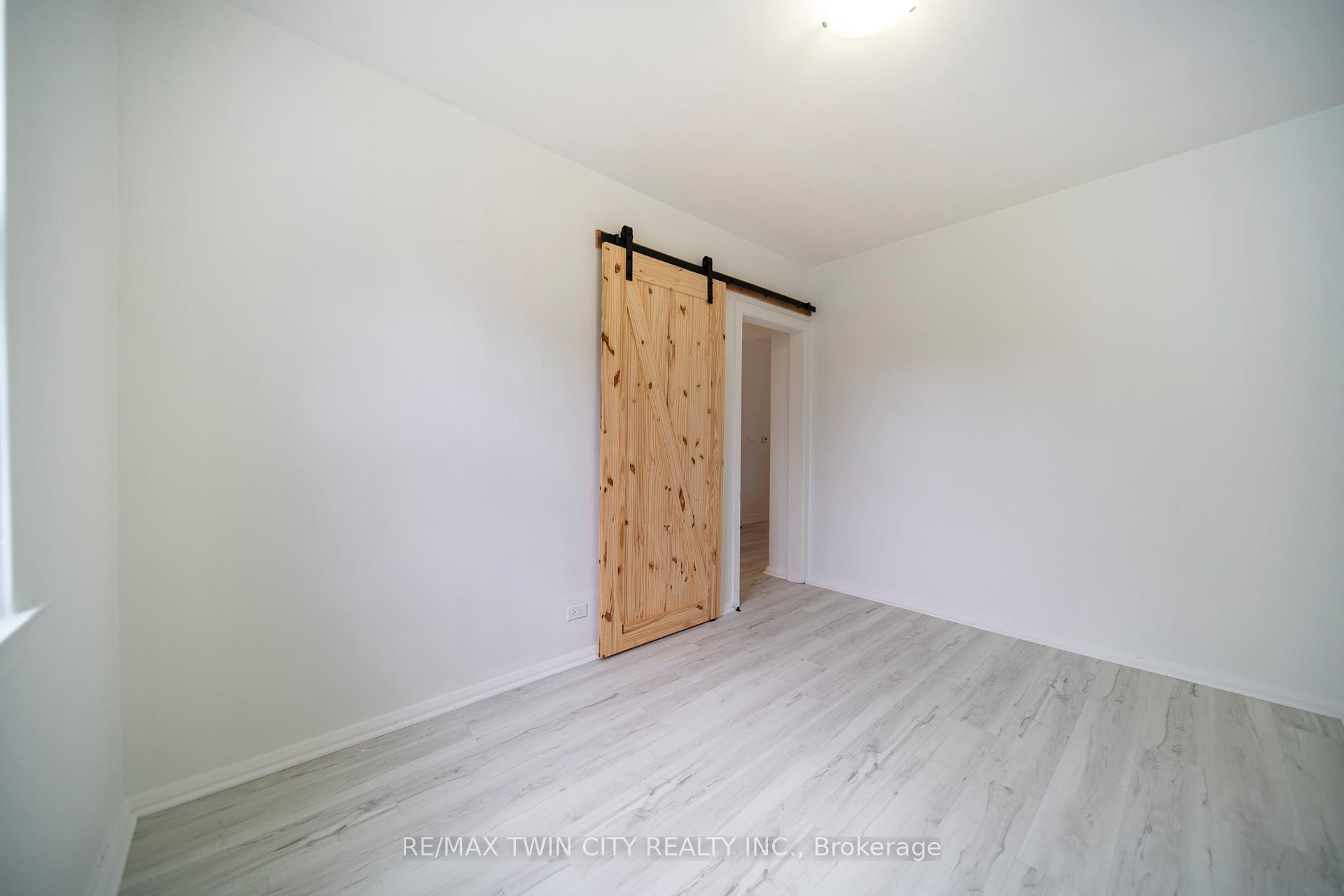 Photo 10 of 57 Norfolk Crescent, Kitchener — HOMEH
