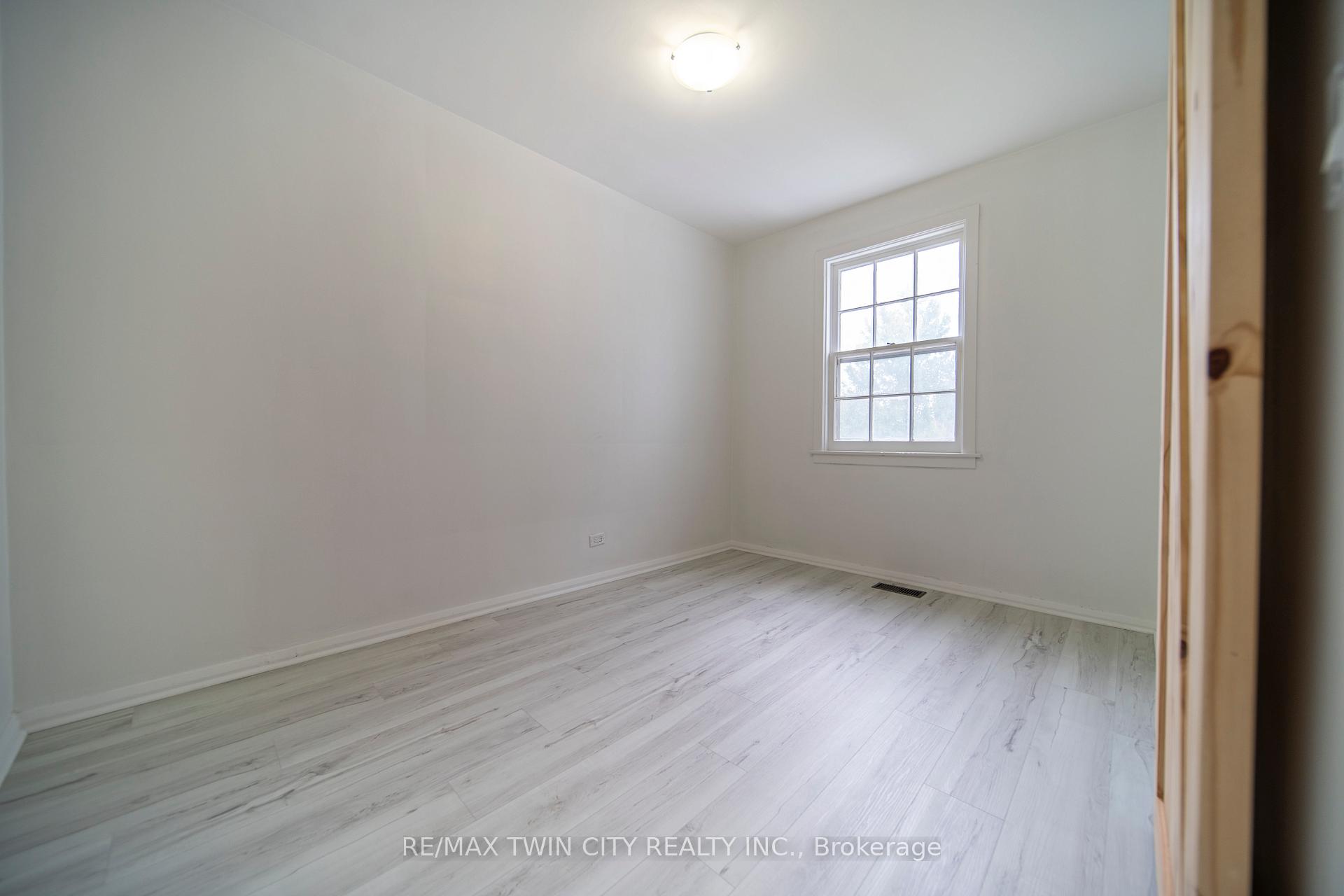 Photo 11 of 57 Norfolk Crescent, Kitchener — HOMEH