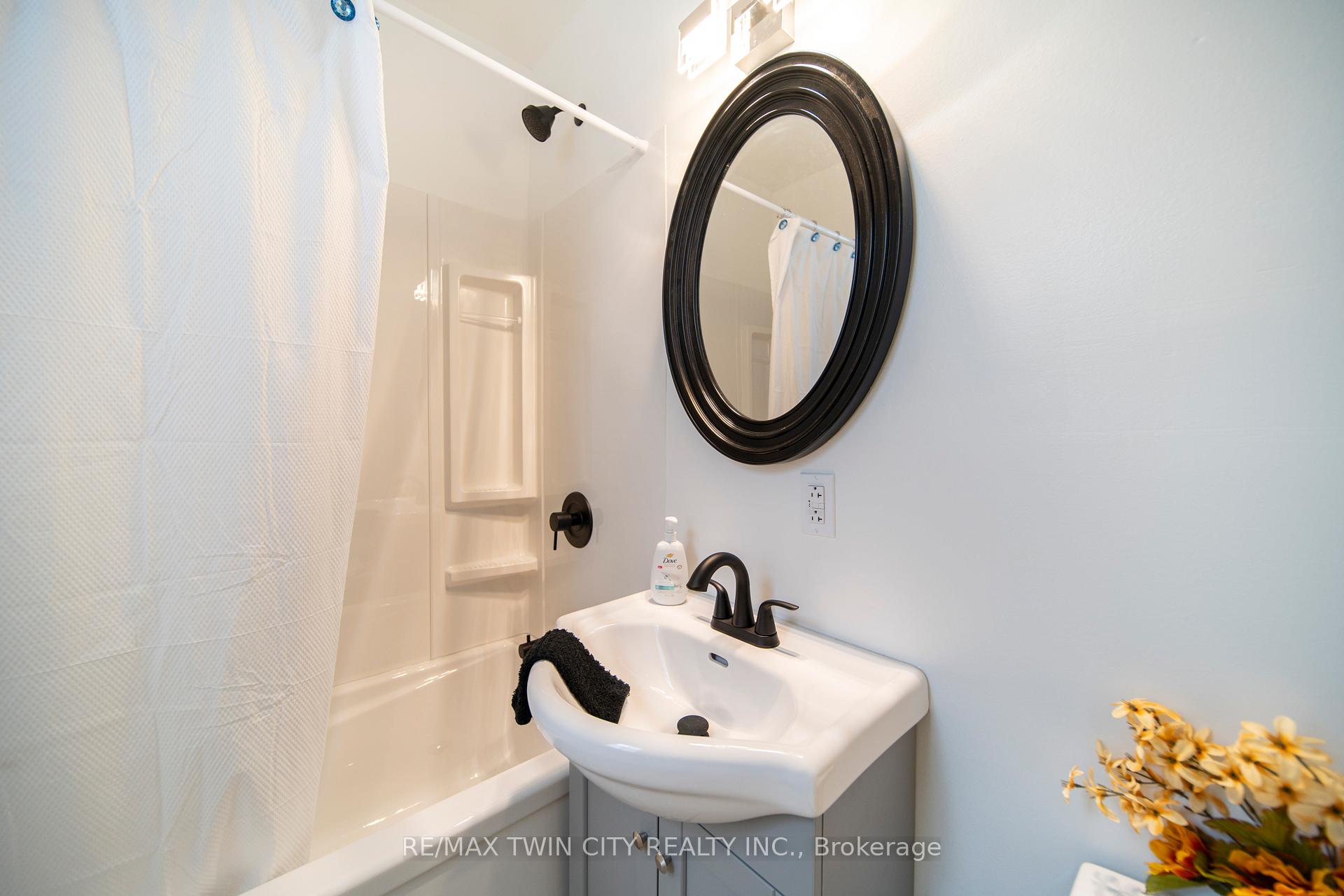 Photo 12 of 57 Norfolk Crescent, Kitchener — HOMEH