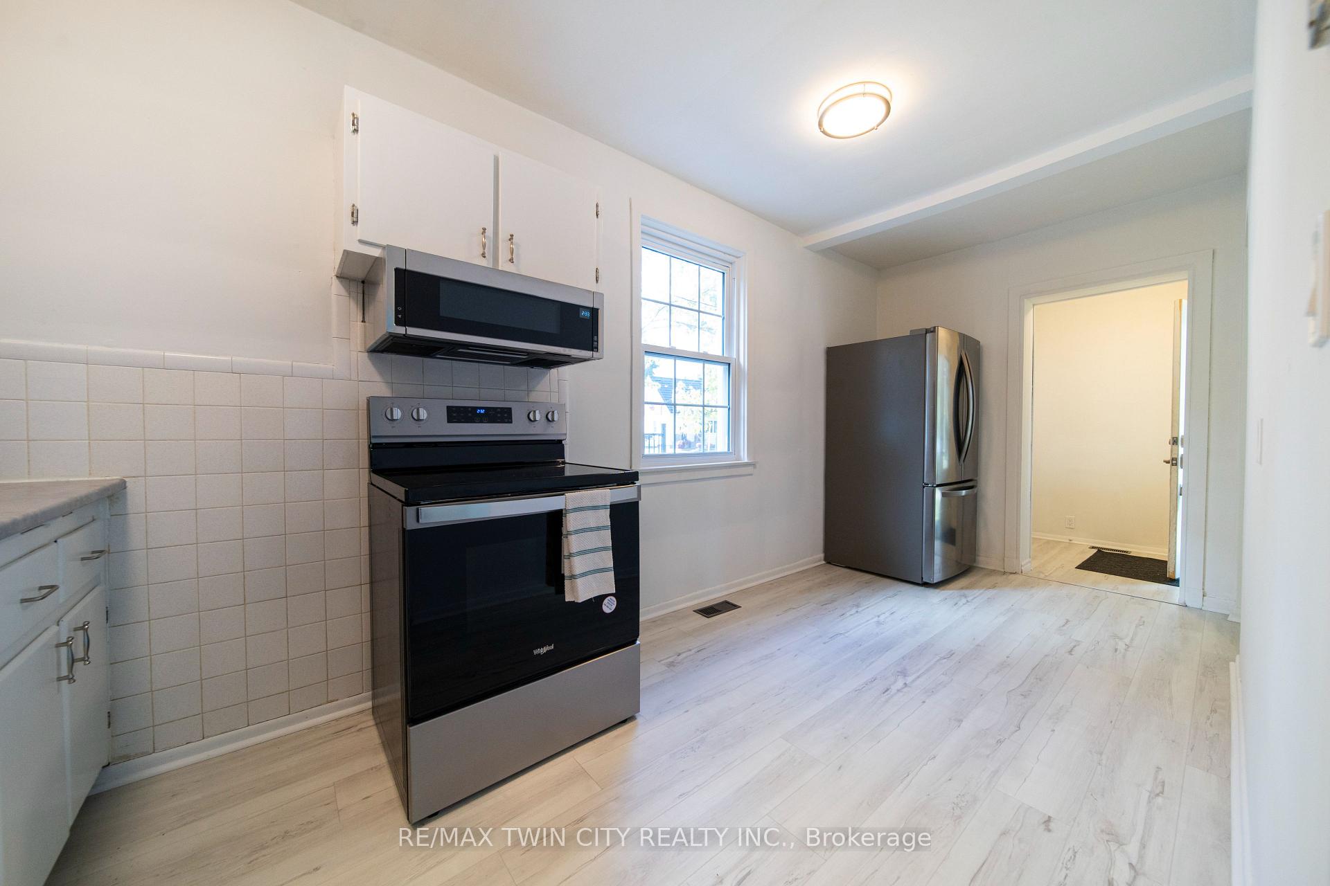 Photo 15 of 57 Norfolk Crescent, Kitchener — HOMEH