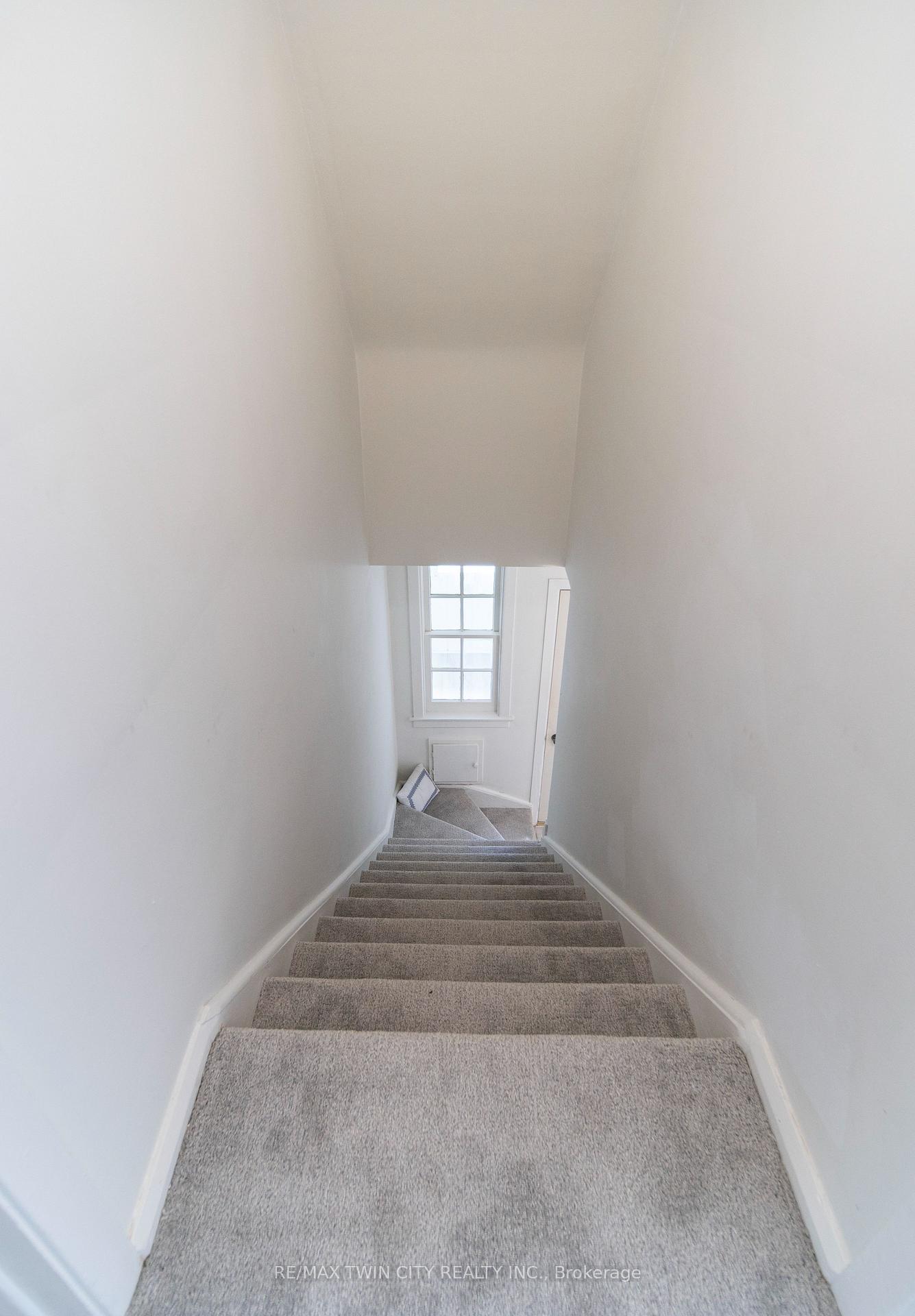 Photo 17 of 57 Norfolk Crescent, Kitchener — HOMEH