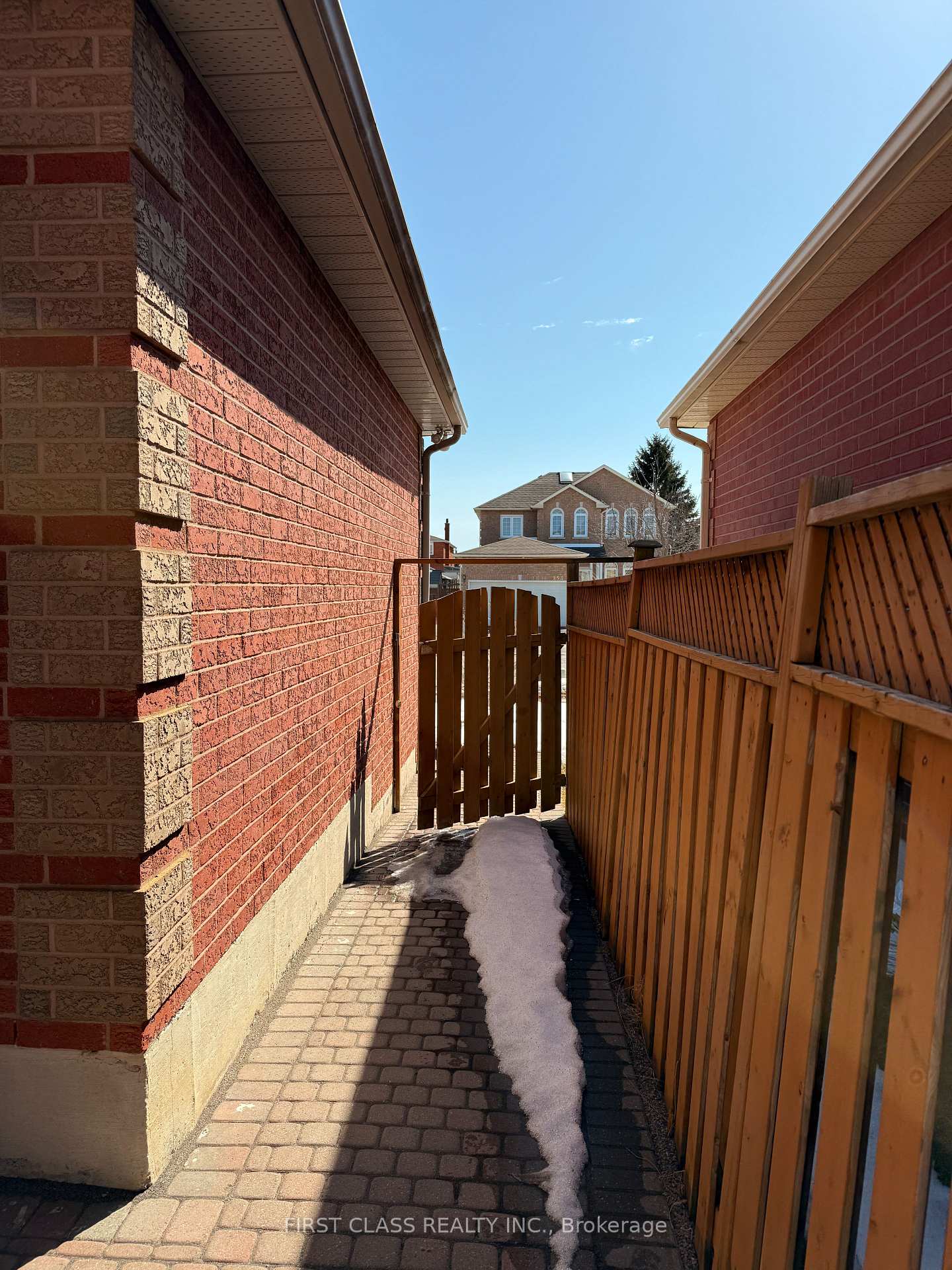 Photo 5 of 268 Highglen Avenue, Markham, Milliken Mills East — HOMEH