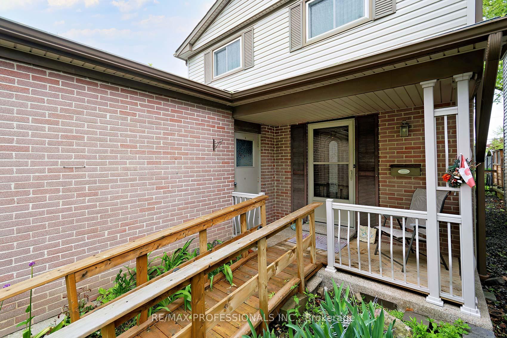 Photo 5 of 57 Donnamora Crescent, Markham, German Mills — HOMEH