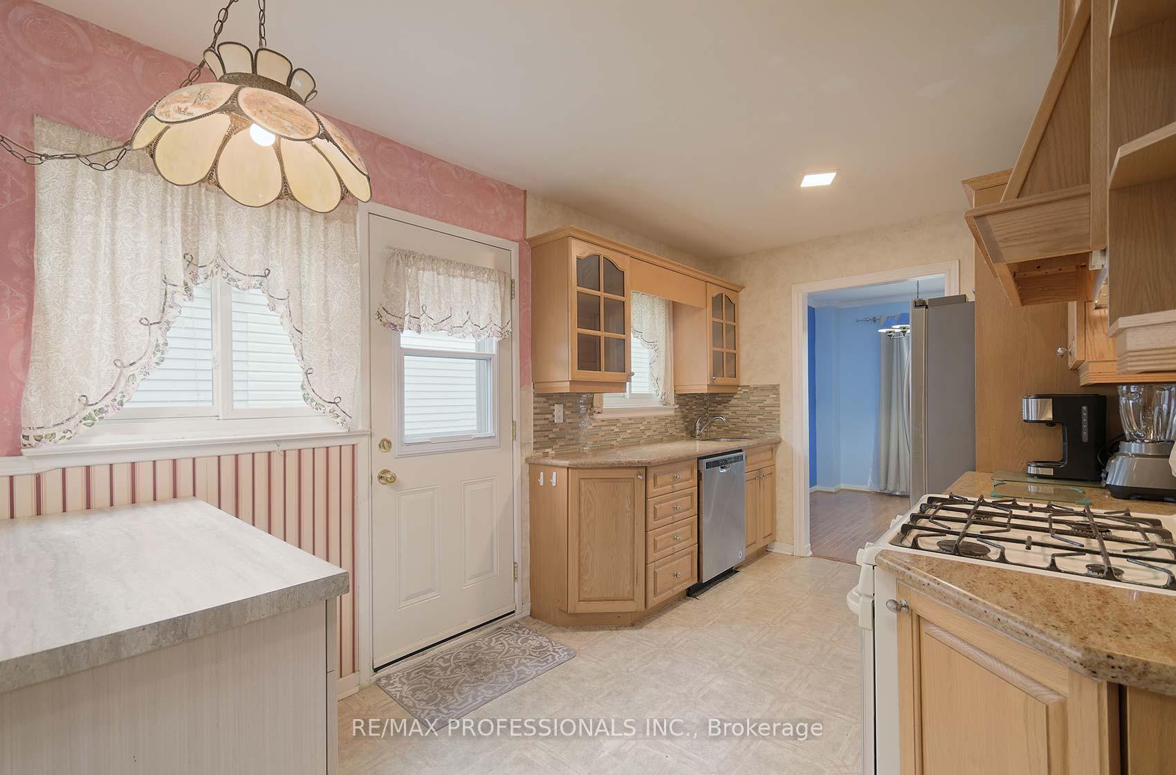 Photo 14 of 57 Donnamora Crescent, Markham, German Mills — HOMEH