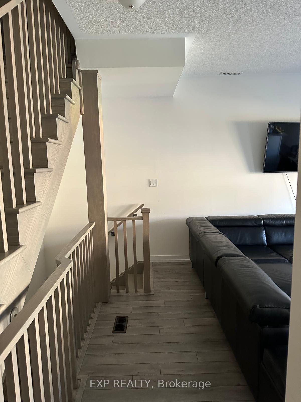 Photo 3 of 1538 Hilson Heights, Milton, Cobban — HOMEH