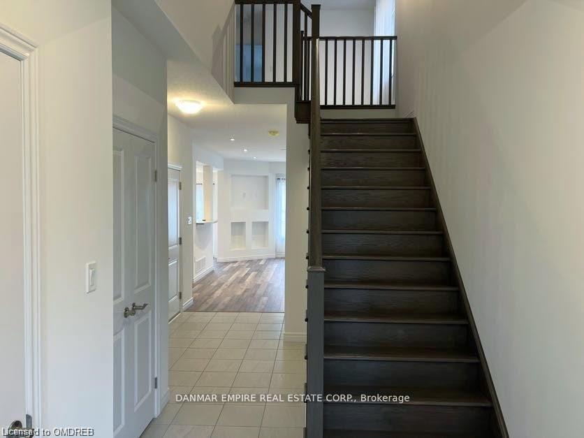 Photo 2 of 9 Dresser Lane, Hamilton, Ancaster — HOMEH