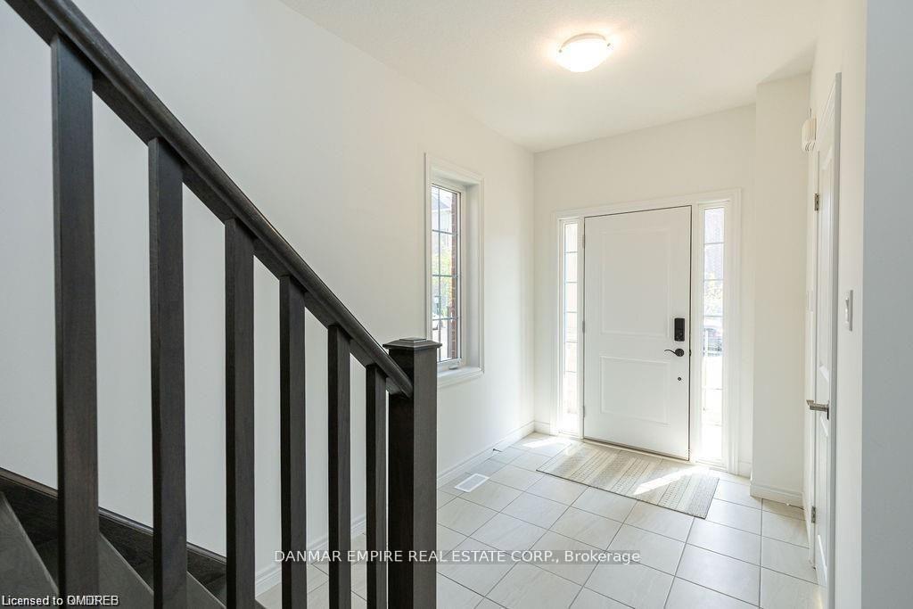 Photo 3 of 9 Dresser Lane, Hamilton, Ancaster — HOMEH
