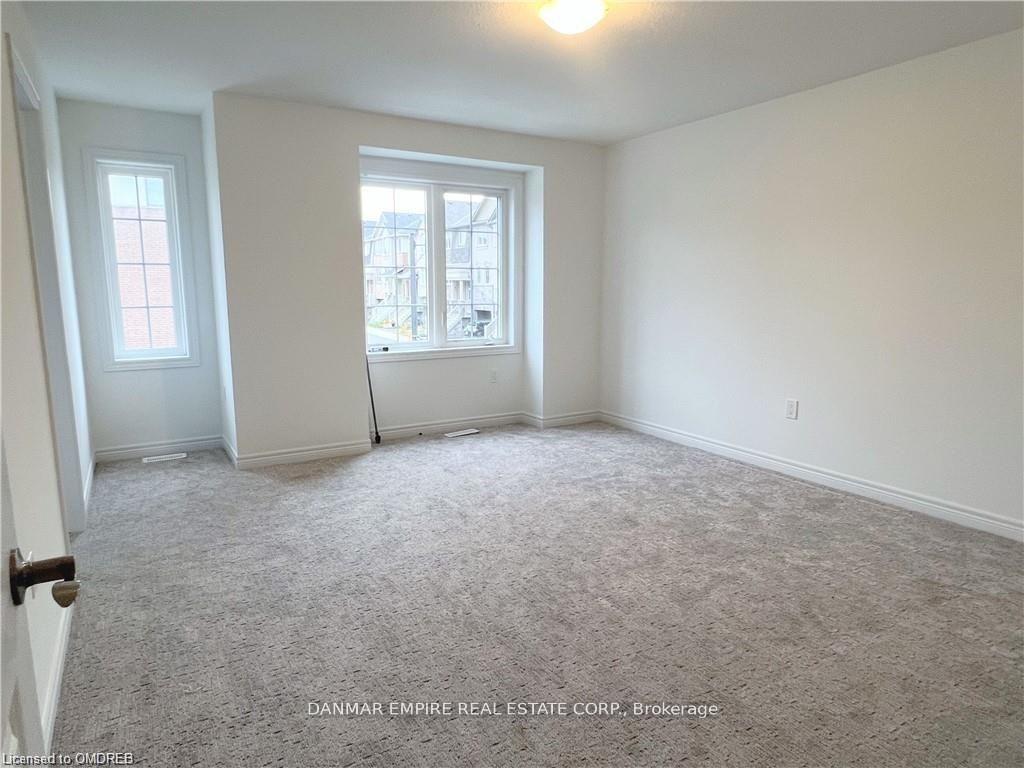 Photo 10 of 9 Dresser Lane, Hamilton, Ancaster — HOMEH