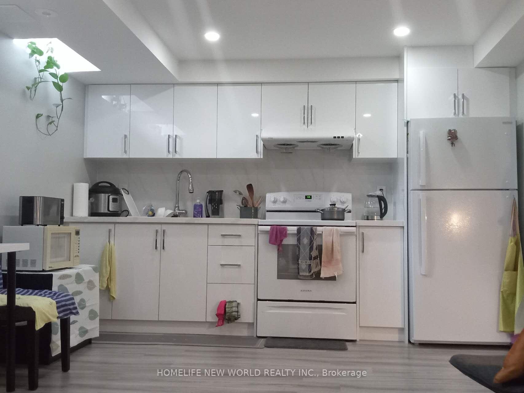 Photo 3 of 768 Bur Oak Avenue, Markham, Wismer — HOMEH