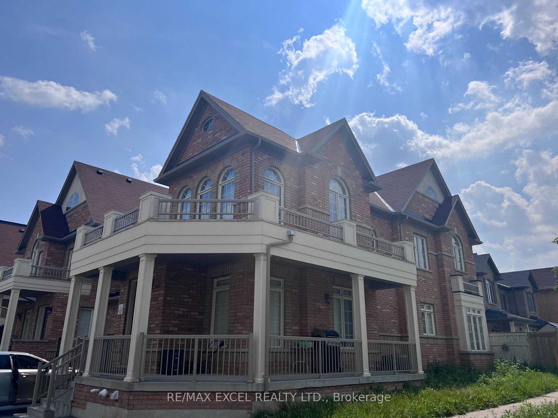 Photo 2 of 76 Brock Avenue, Markham, Berczy — HOMEH