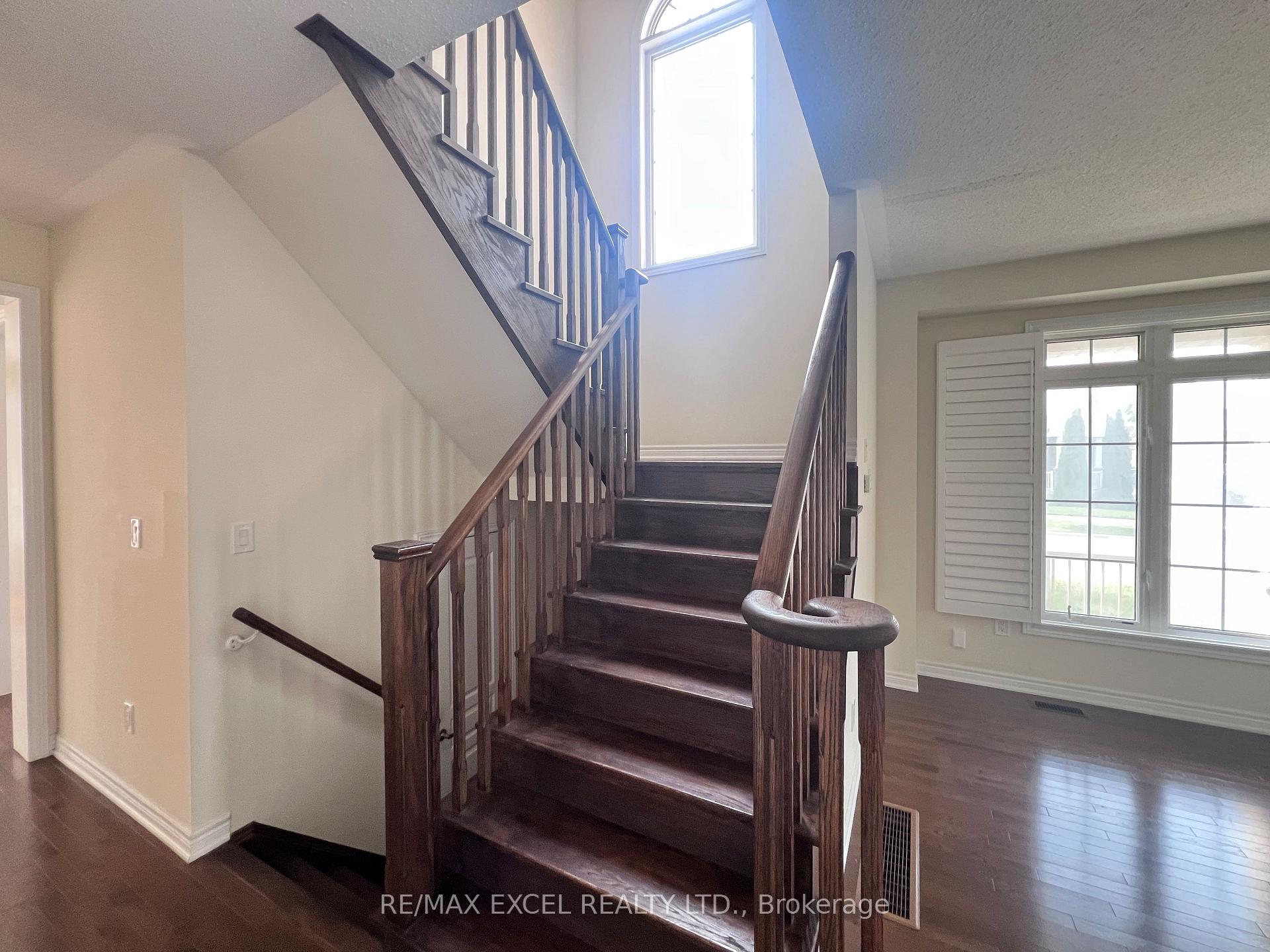 Photo 4 of 76 Brock Avenue, Markham, Berczy — HOMEH