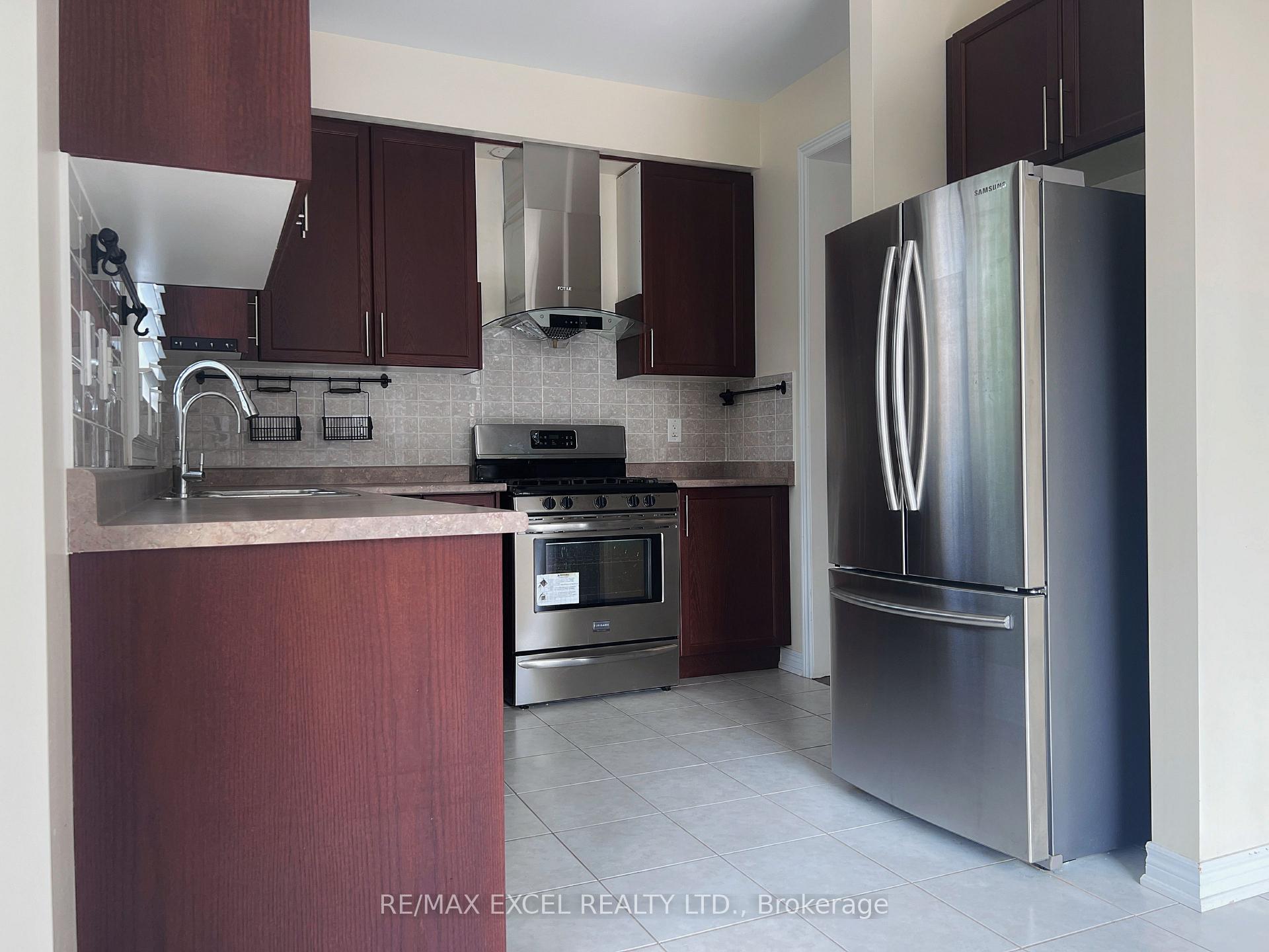 Photo 5 of 76 Brock Avenue, Markham, Berczy — HOMEH