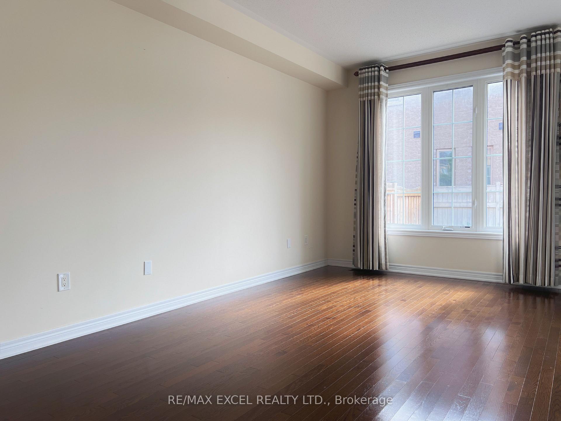 Photo 7 of 76 Brock Avenue, Markham, Berczy — HOMEH