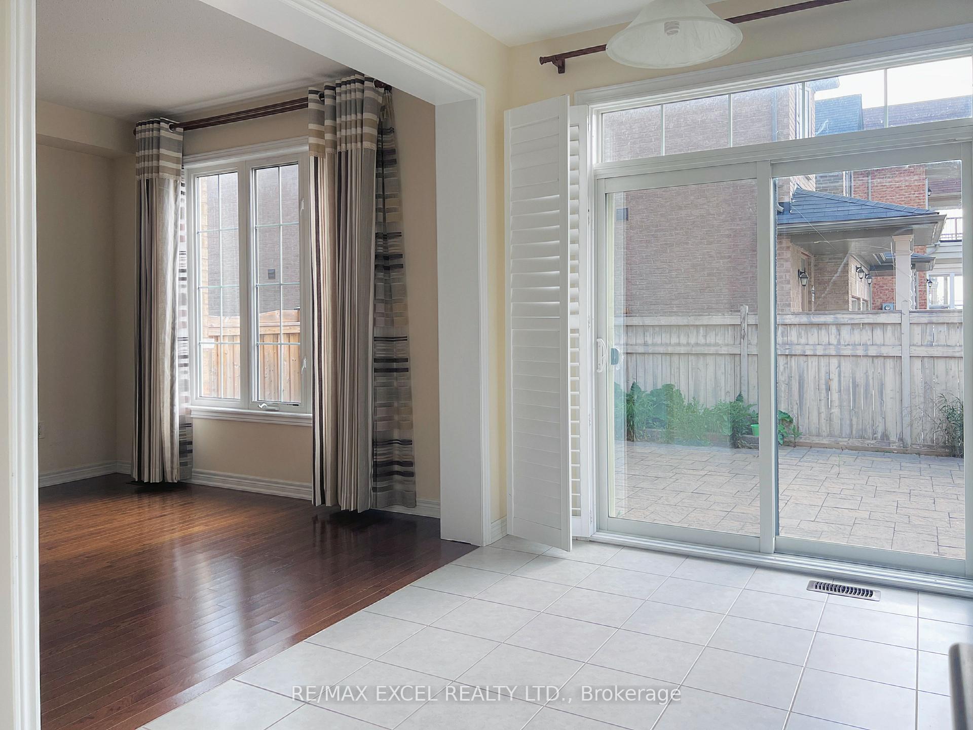 Photo 8 of 76 Brock Avenue, Markham, Berczy — HOMEH