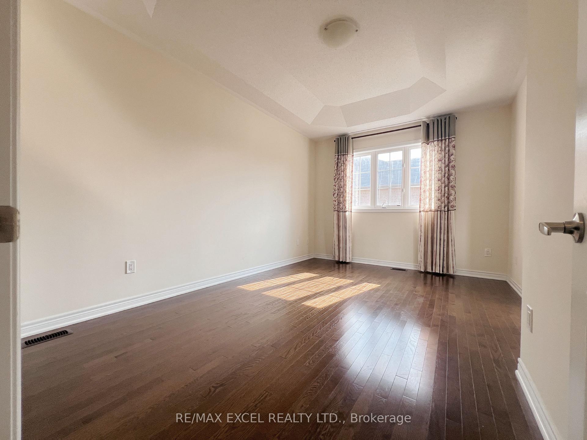 Photo 9 of 76 Brock Avenue, Markham, Berczy — HOMEH