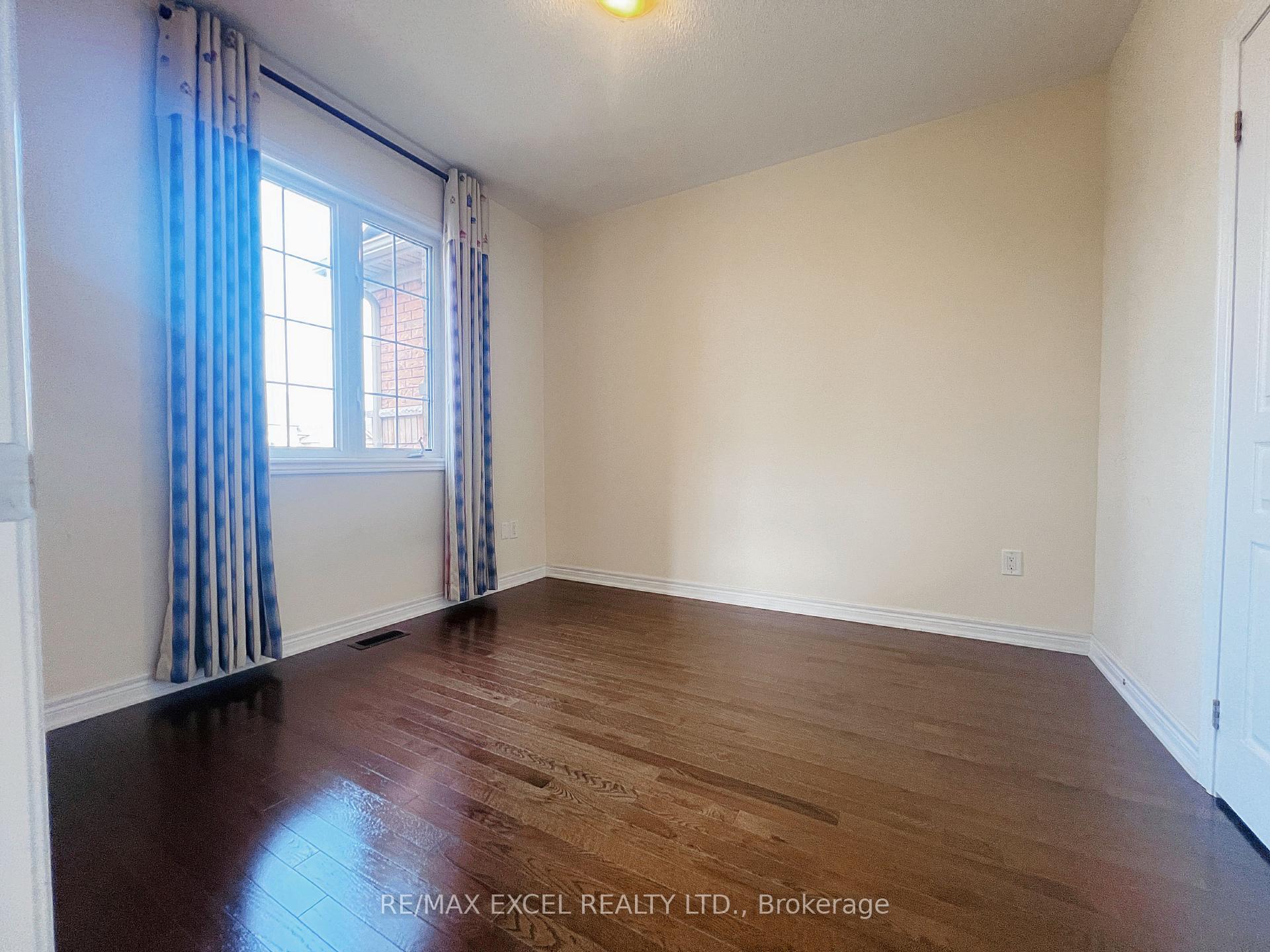 Photo 13 of 76 Brock Avenue, Markham, Berczy — HOMEH